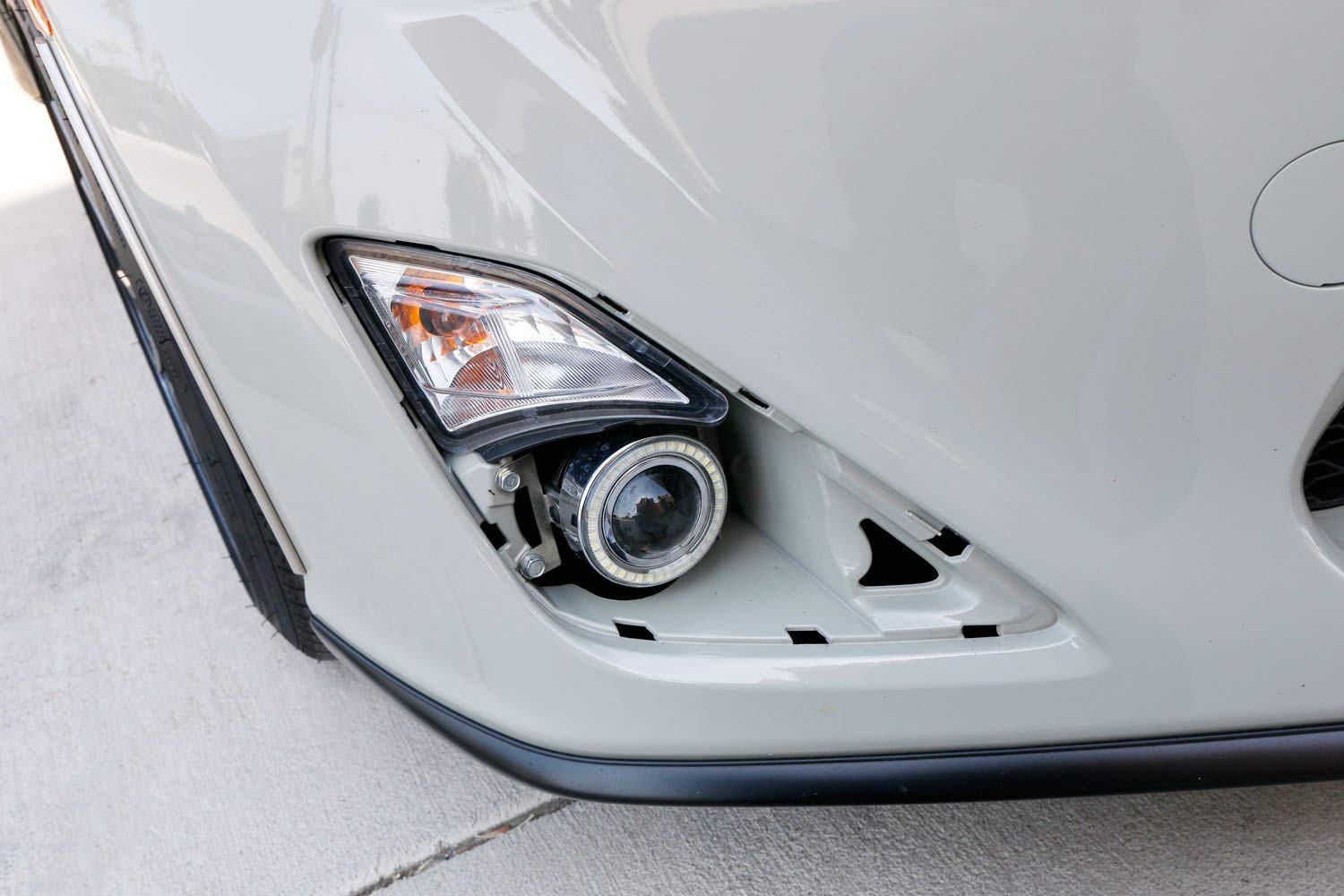 iJDMTOY Xenon White LED Projector Fog Lights for 2013-2016 Scion FR-S with 40-SMD LED Halo Ring Parking Lights - Complete Kit (2 Projector Fog Lamps, Brackets, Bezels & Relay Harness) - Perfect for Night Driving & Off-Road Adventures