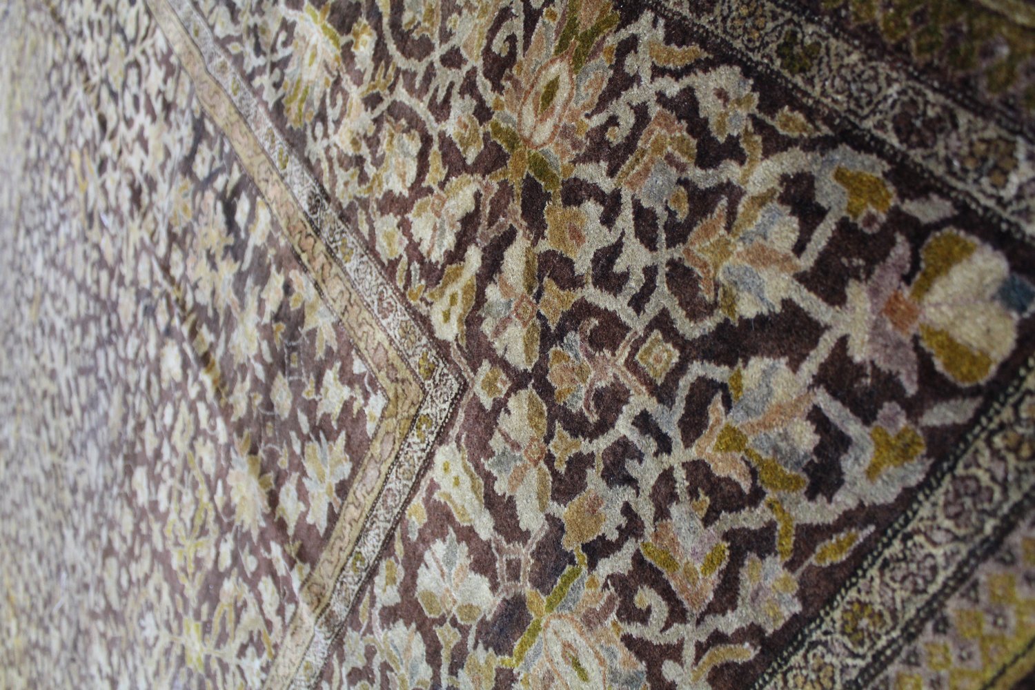 Antique Amritsar Handwoven Traditional Rug JF8014 - Authentic Indian Wool Carpet for Living Room, Bedroom & Office Decor