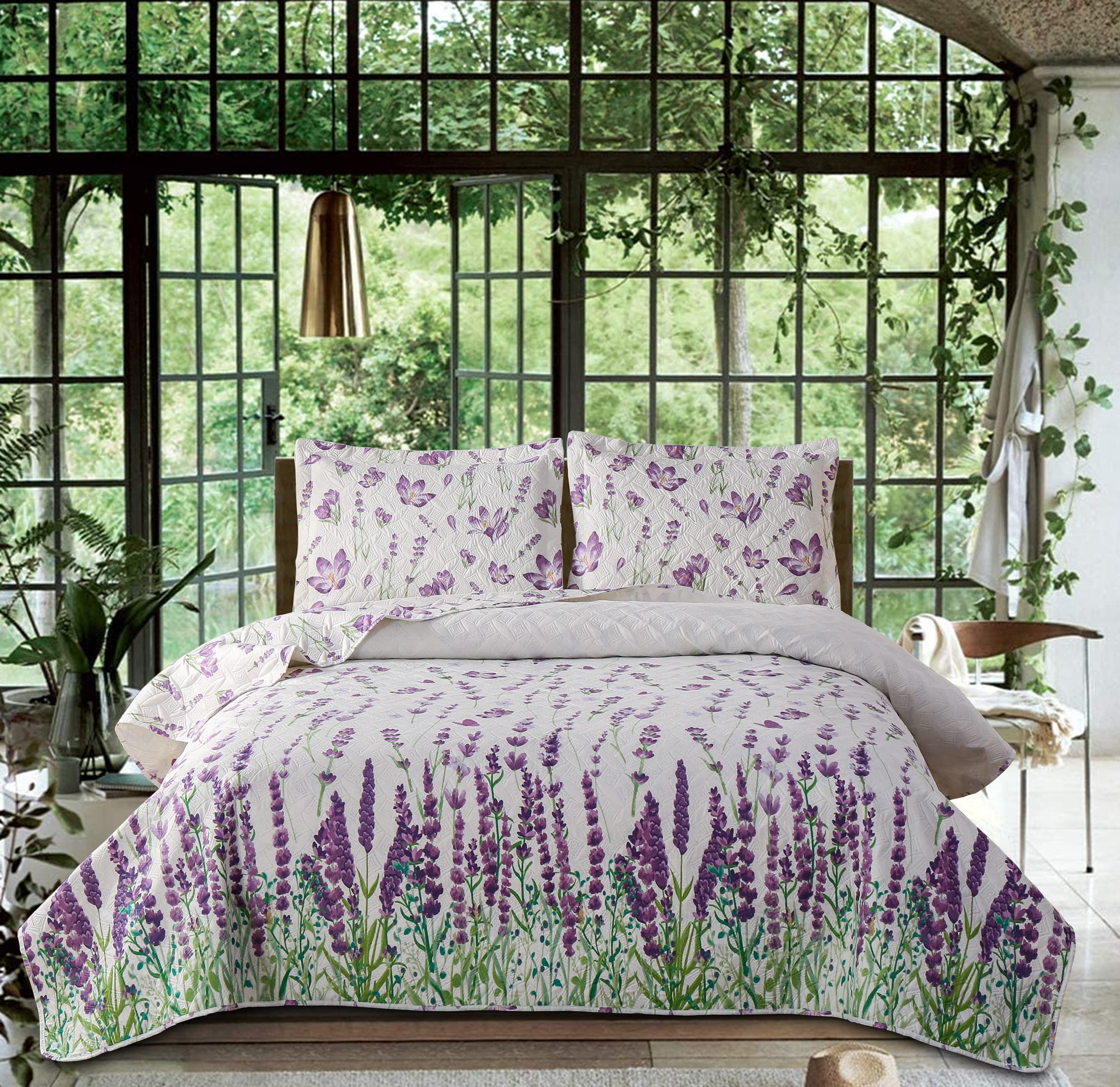 **Queen Size Floral Quilt Set - Lightweight Reversible Summer Bedspread with Green Leaves & Purple Flowers - Soft Home Bedding for Cozy Nights & Guest Rooms**