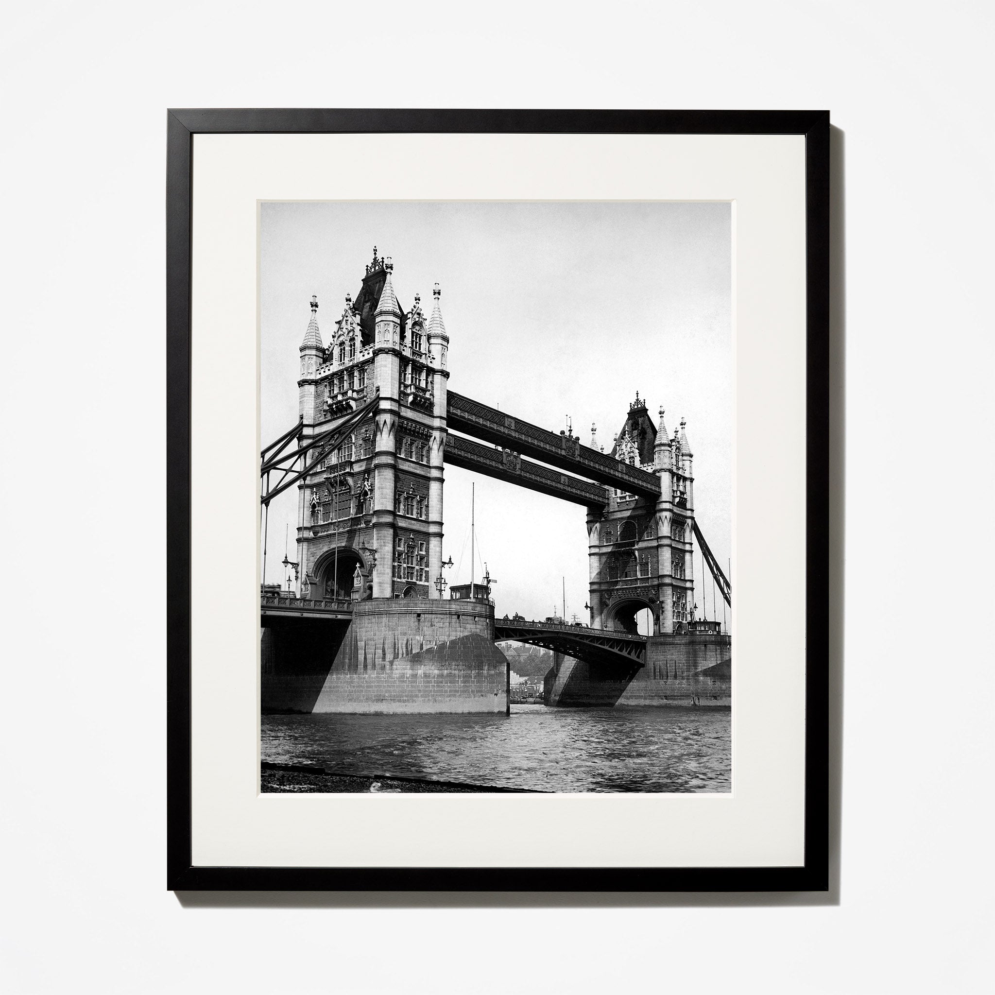 London Tower Bridge Souvenir - Iconic British Landmark Model for Collectors & Home Decor | Perfect for Travel Enthusiasts & History Lovers