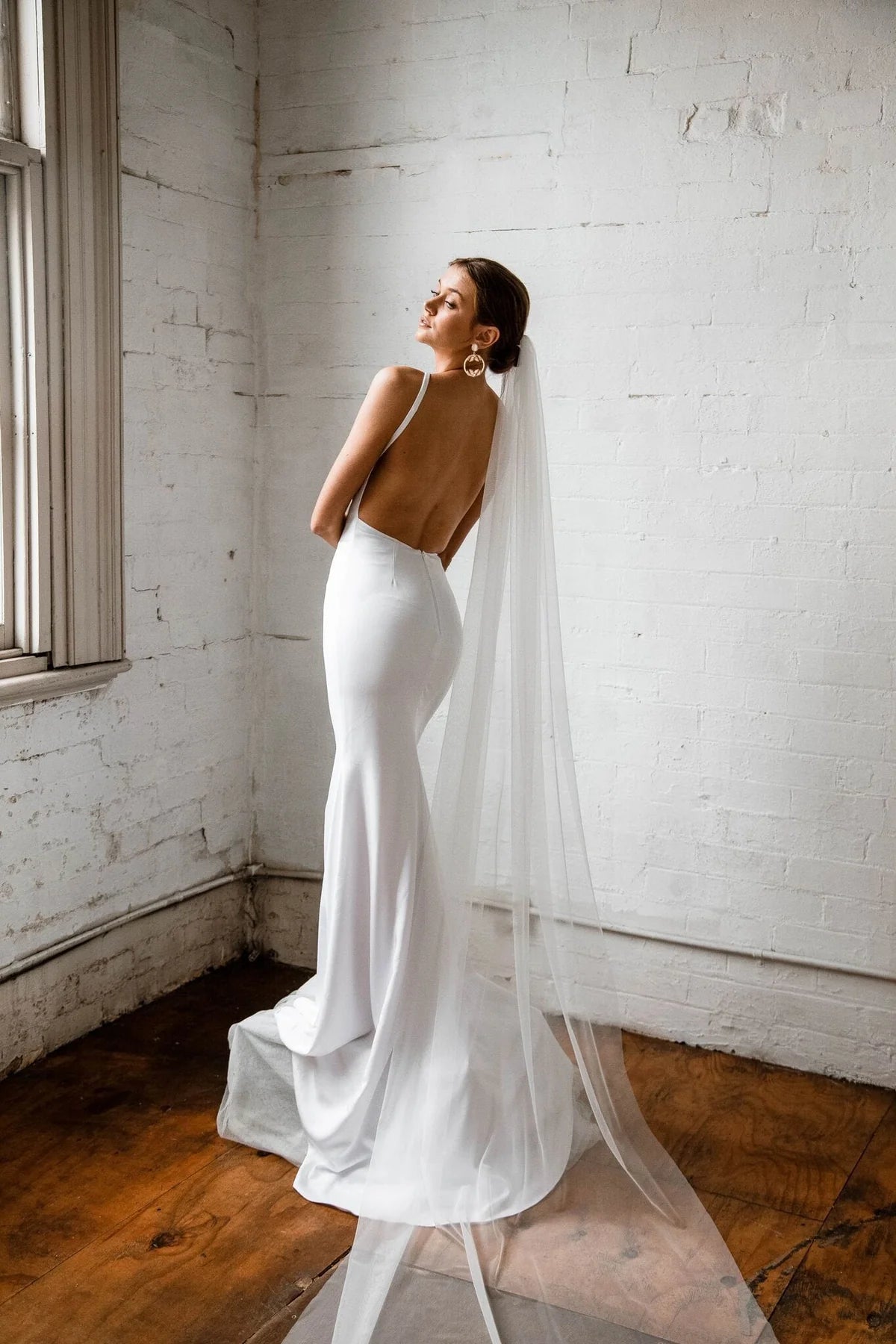 Lola Knight Penelope Classic Single Tier Ivory Wedding Veil - Elegant Bridal Accessory for Church Ceremonies & Romantic Photos