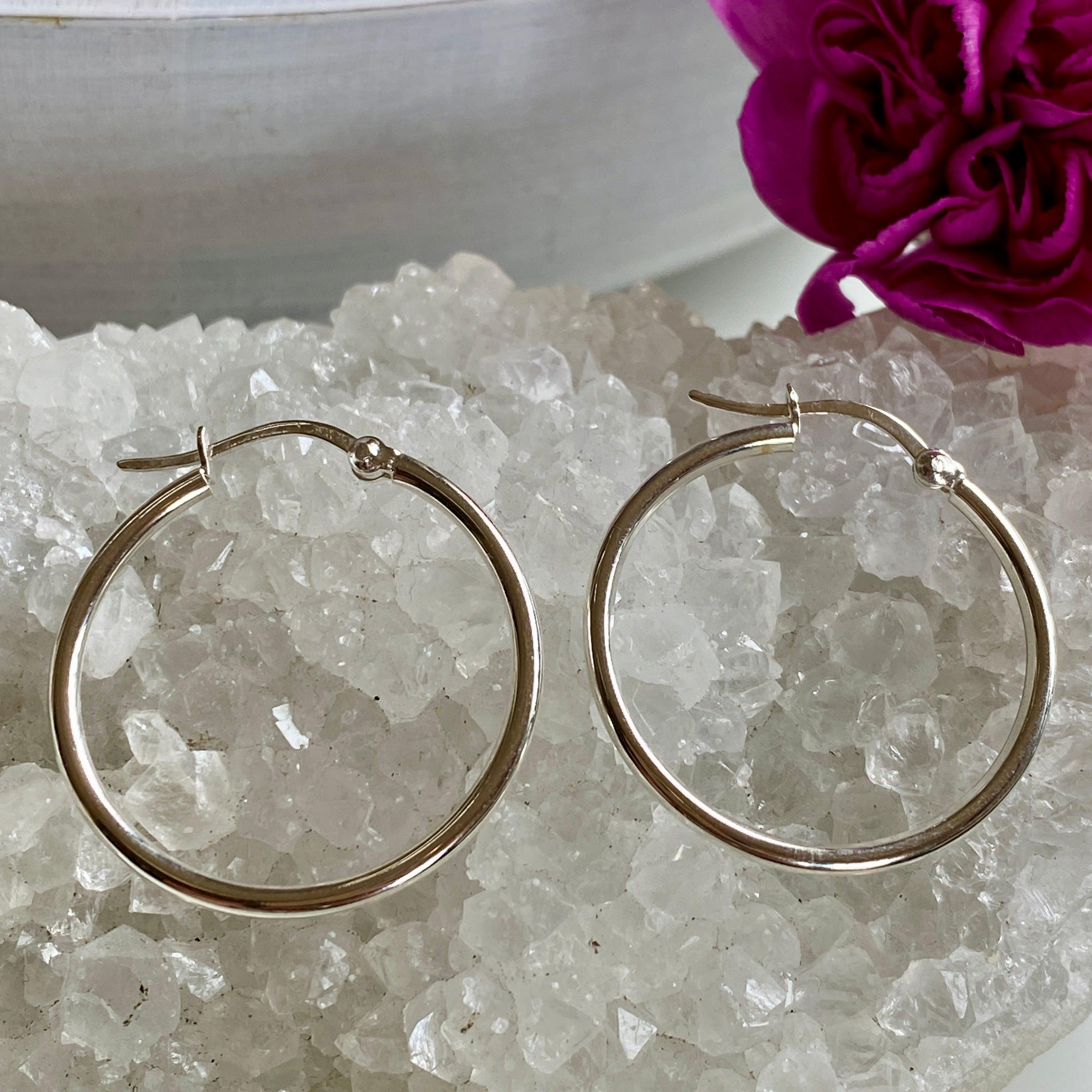 30mm Plain Hoop Earrings for Women - Classic Gold & Silver Small Hoop Earrings - Perfect for Everyday Wear, Office & Casual Outfits