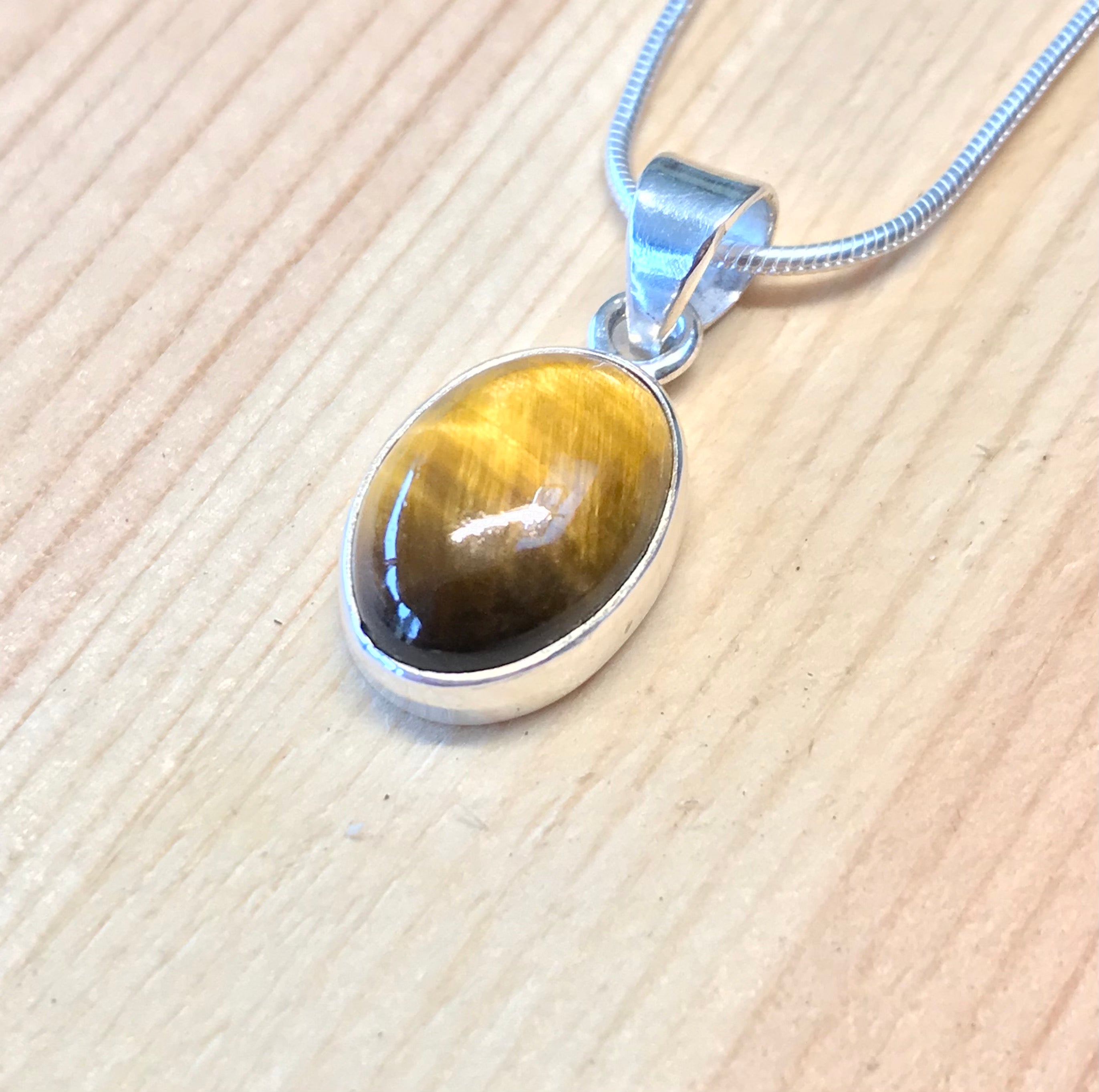 Natural Tiger's Eye Stone Pendant Necklace for Women - Healing Crystal Jewelry for Protection & Good Luck - Perfect for Meditation, Gifts & Spiritual Healing