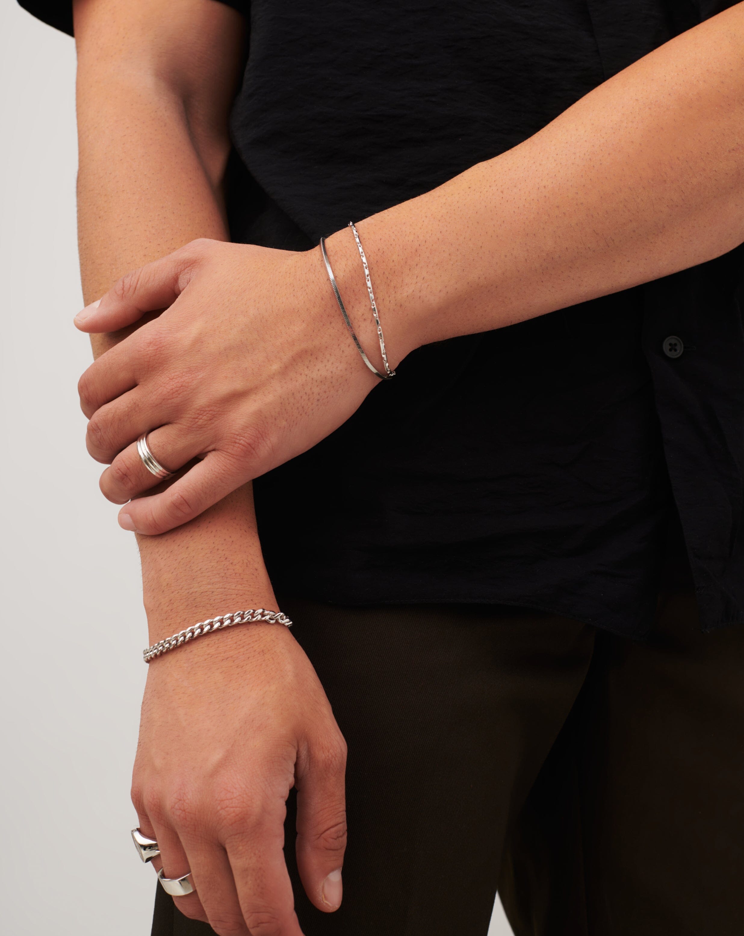 Men's Sterling Silver Interlocking Link Chain Bracelet - Durable & Stylish Jewelry for Casual Wear, Date Nights & Gifts