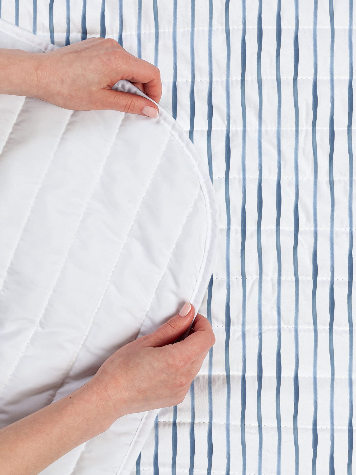 Ambesonne Harbour Stripe Microfiber Bedspread Set - Abstract Nautical Ocean Design with Soft Horizontal Lines | Queen Size Bedding Set Includes Pillow Shams & Comforter in Pale Slate Blue & White | Perfect for Coastal, Beach House or Nautical Theme Bedrooms