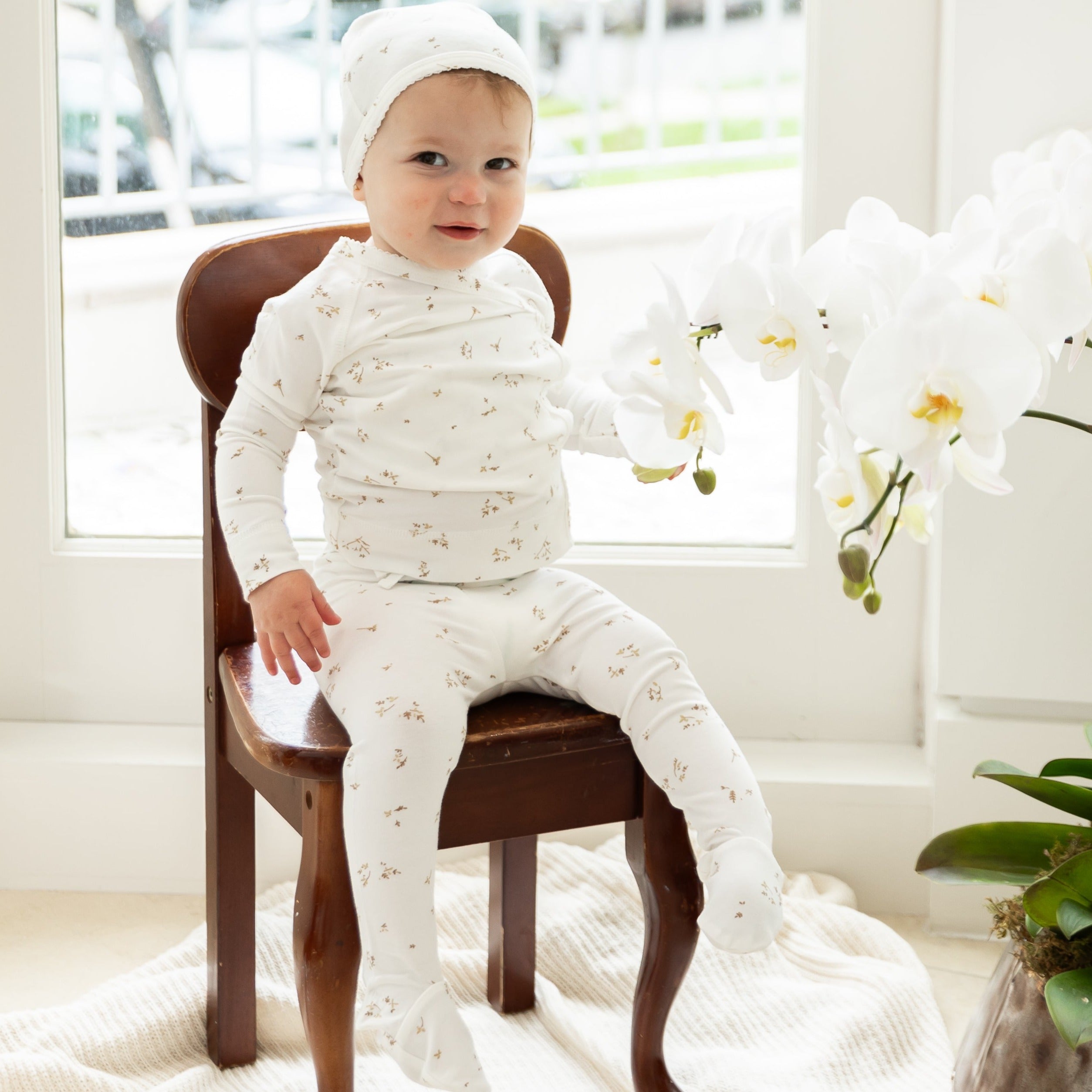 Off White 3-Piece Scallop Stitch Cotton Baby Clothes Set - Soft & Breathable Newborn Outfit for Photoshoots, Gift Giving & Special Occasions