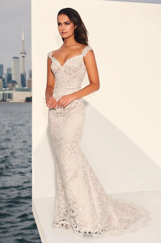 Paloma Blanca 4840 Sample Wedding Gown - Elegant Lace Bridal Dress for Church Ceremony & Romantic Beach Weddings