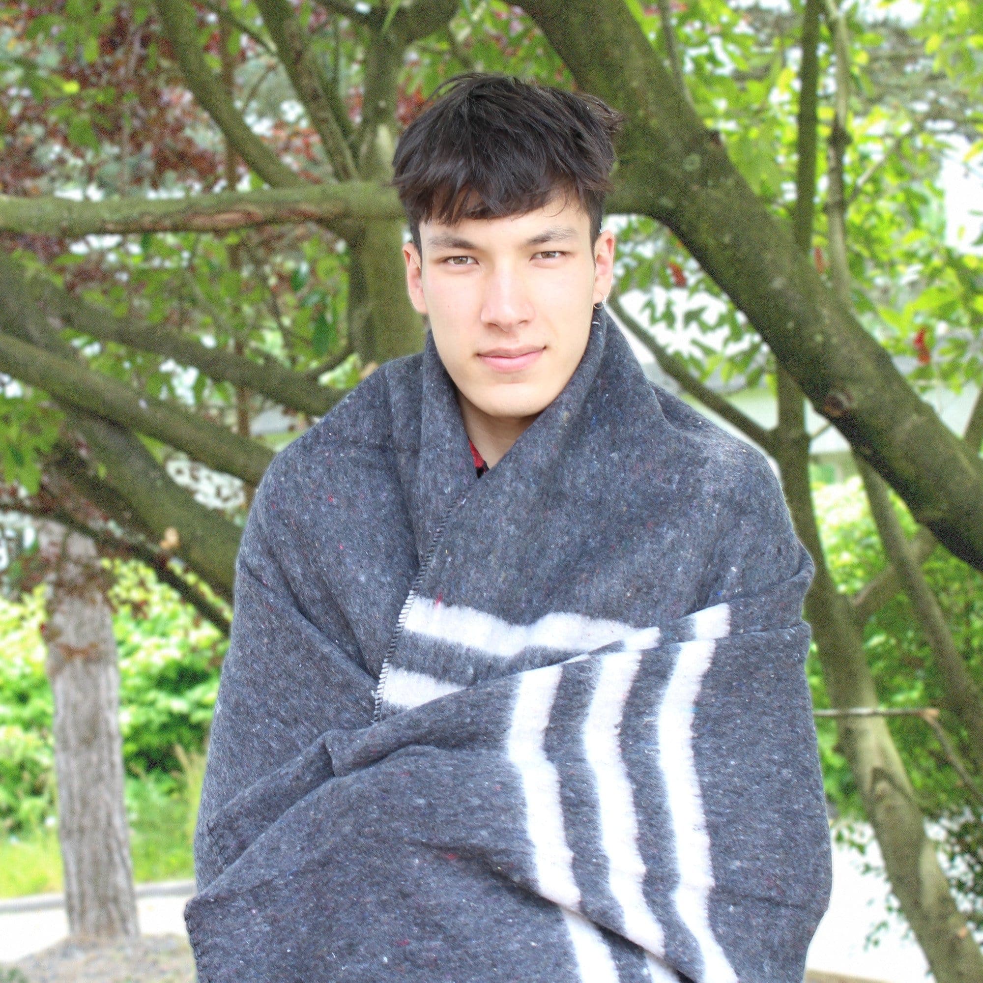 Soft Gray and White Cotton Blanket - Cozy Lightweight Bed Throw for Couch, Sofa & Travel - Machine Washable Home Decor Gift