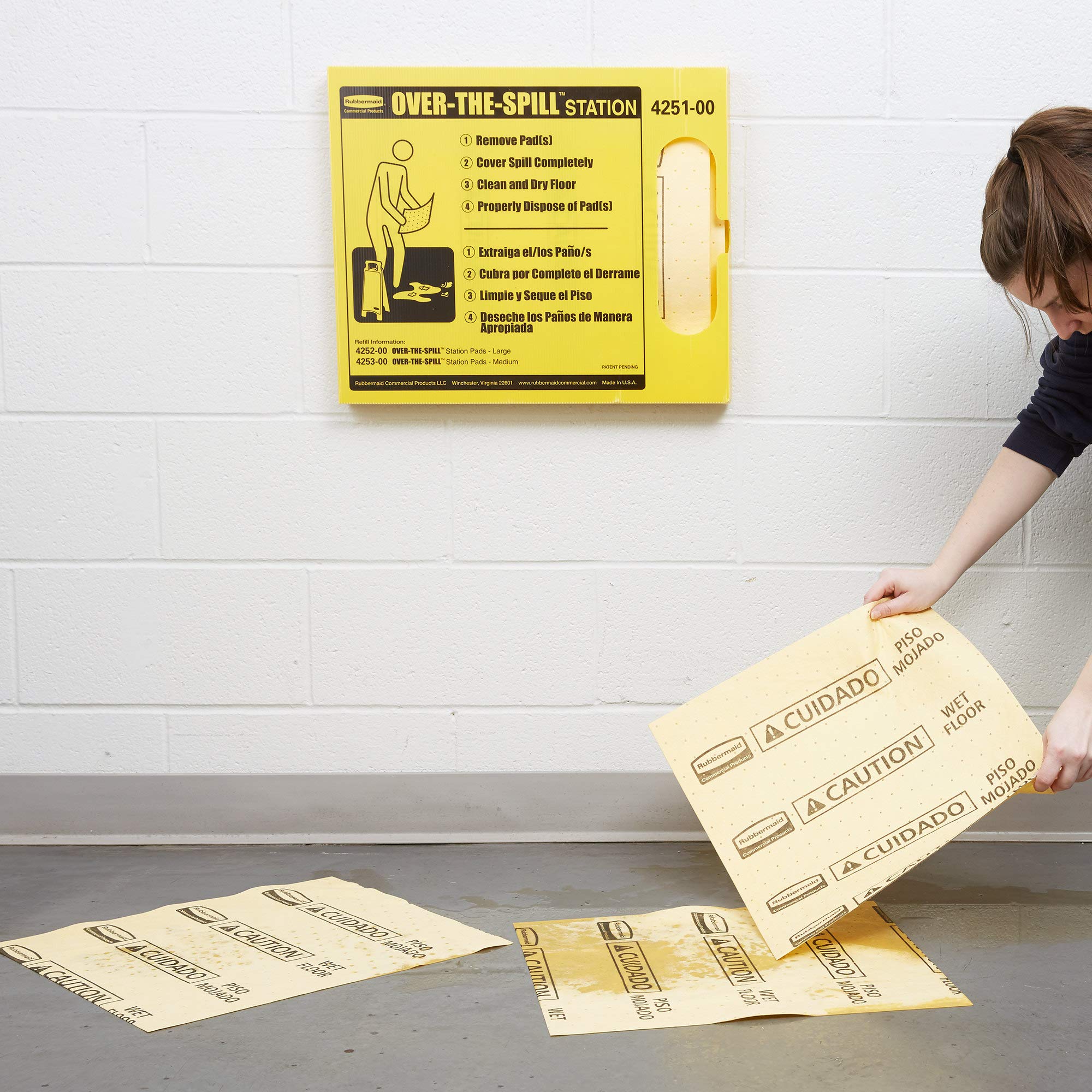 Rubbermaid Commercial Spill Absorbent Mat Pad Kit - Large Yellow Oil & Water Absorbing Pads for Fast Cleanup - Ideal for Restaurants, Offices, Facilities & Home Use - Perfect for Kitchen Spills, Garage Oil Leaks & Workplace Accidents