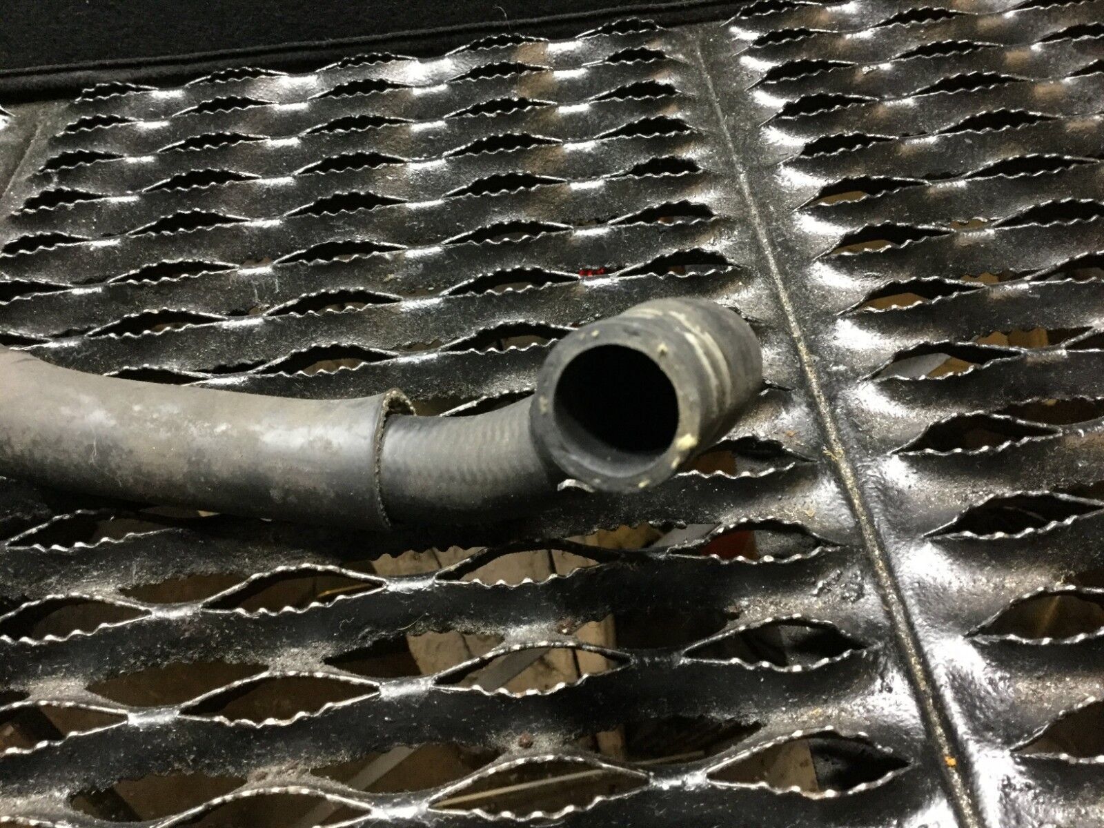 Original OEM 04 05 06 Porsche Cayenne 3.2L Radiator Hose Pipe Line - Perfect for Engine Cooling System Replacement & Performance Upgrade