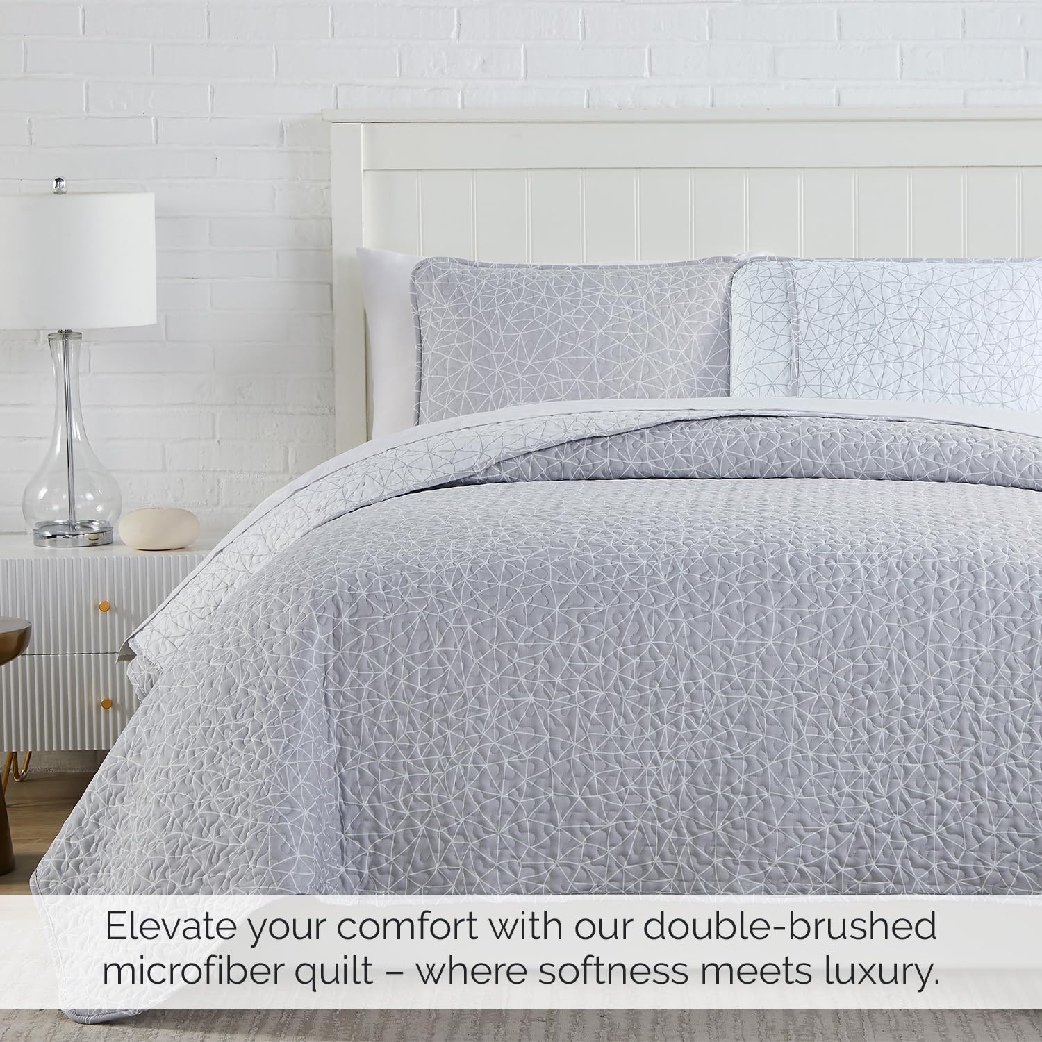 Southshore Fine Living Farmhouse Bedspread - Full/Queen Size 3-Piece Quilt Set with Reversible Grey Geometric Design & Matching Pillow Shams | Lightweight Coverlet for Bedroom Decor | Perfect for Guest Rooms, Master Bedrooms & Cozy Farmhouse Style Homes