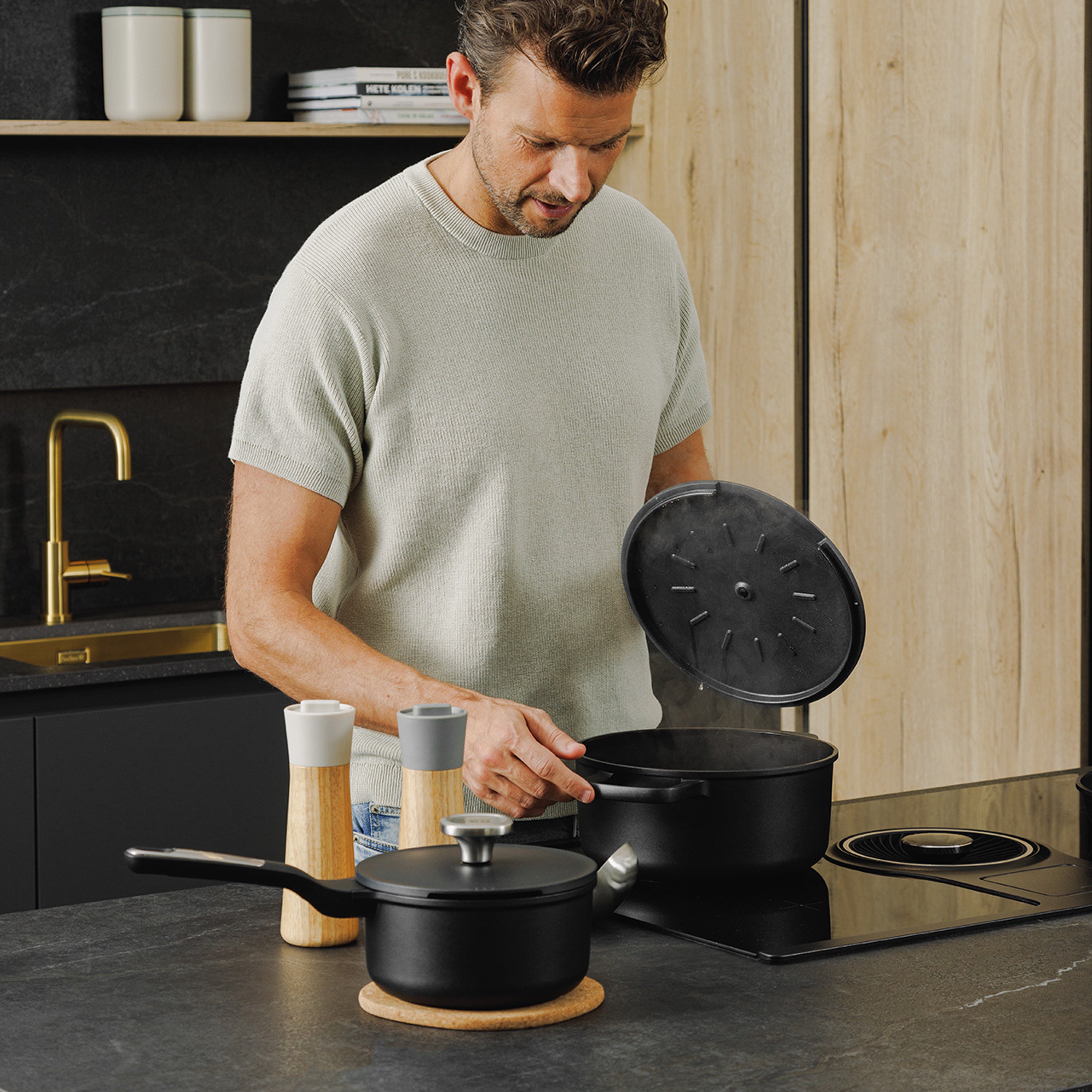 BergHOFF Leo Phantom Nonstick Ceramic 11-Inch Stockpot 7.6 Quart with Lid - Eco-Friendly Recycled Material - Perfect for Soups, Stews, Pasta & Family Cooking