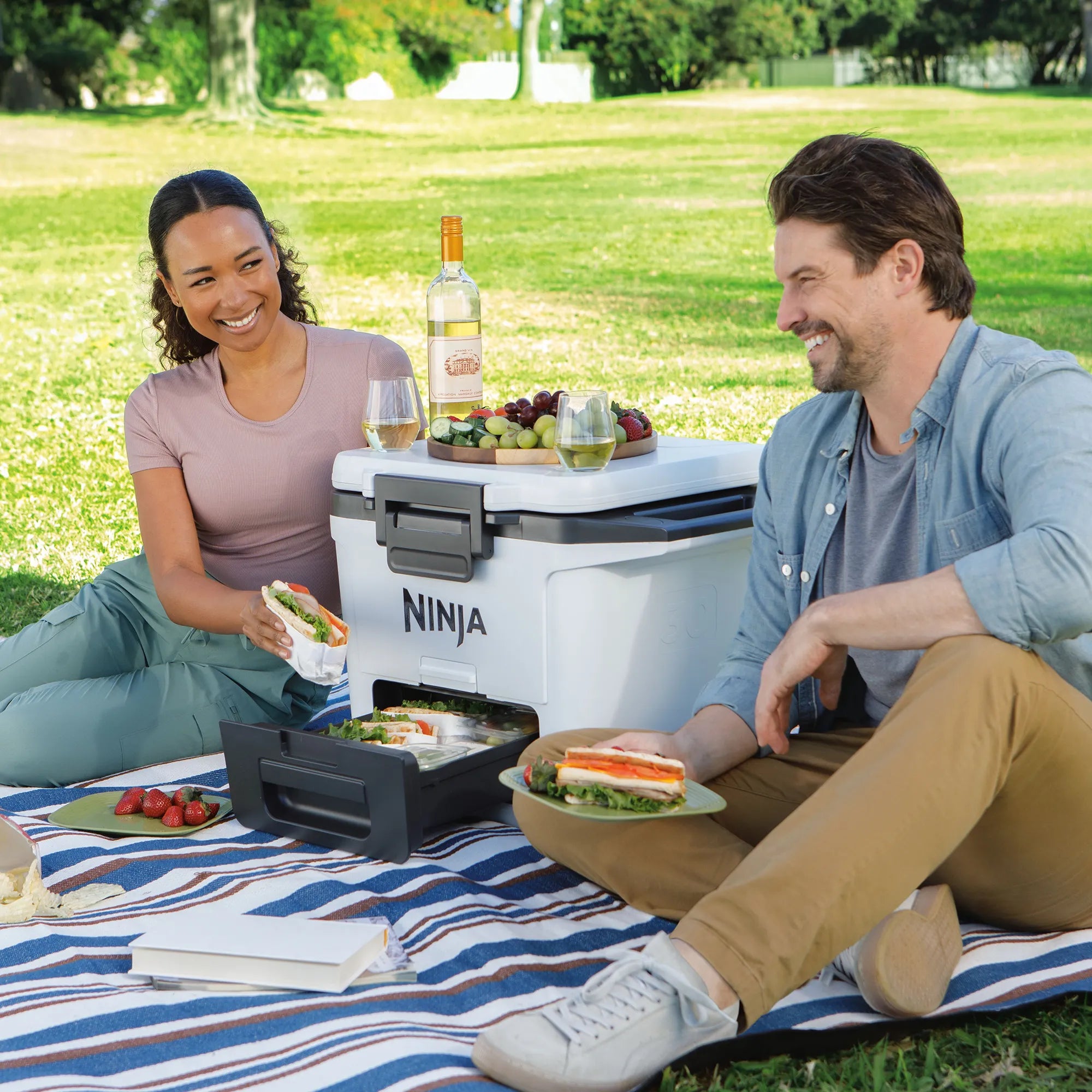 Ninja FrostVault 28L Hard Cooler with Dry Zone - Premium Insulated Cooler for Camping, Beach, Tailgating & Outdoor Adventures - Keeps Food & Drinks Cold for Days