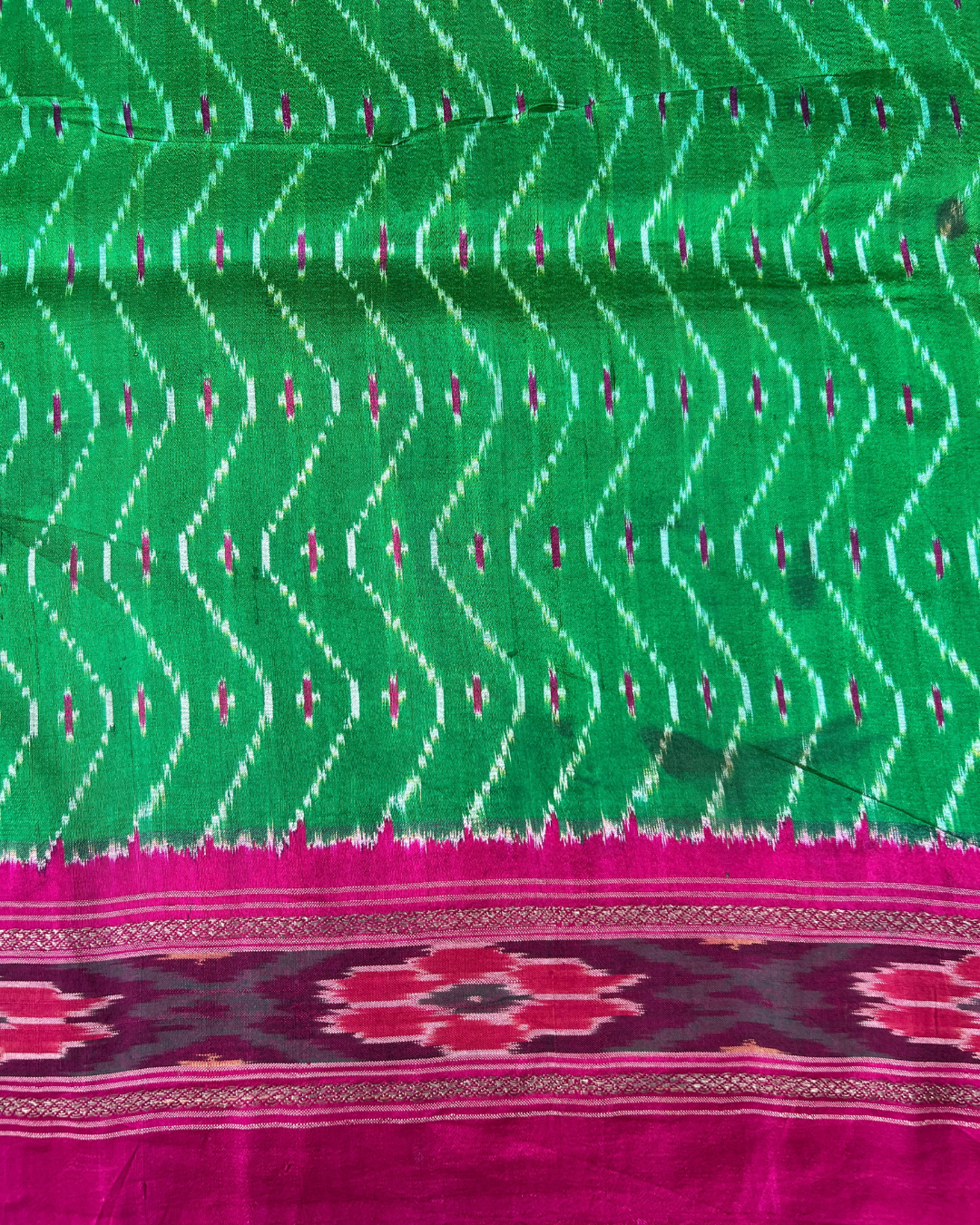 Vintage Silk Sari Scarf - 100% Pure Silk Wrap Shawl for Women - Elegant Indian Traditional Fashion Accessory - Perfect for Weddings, Parties & Special Occasions