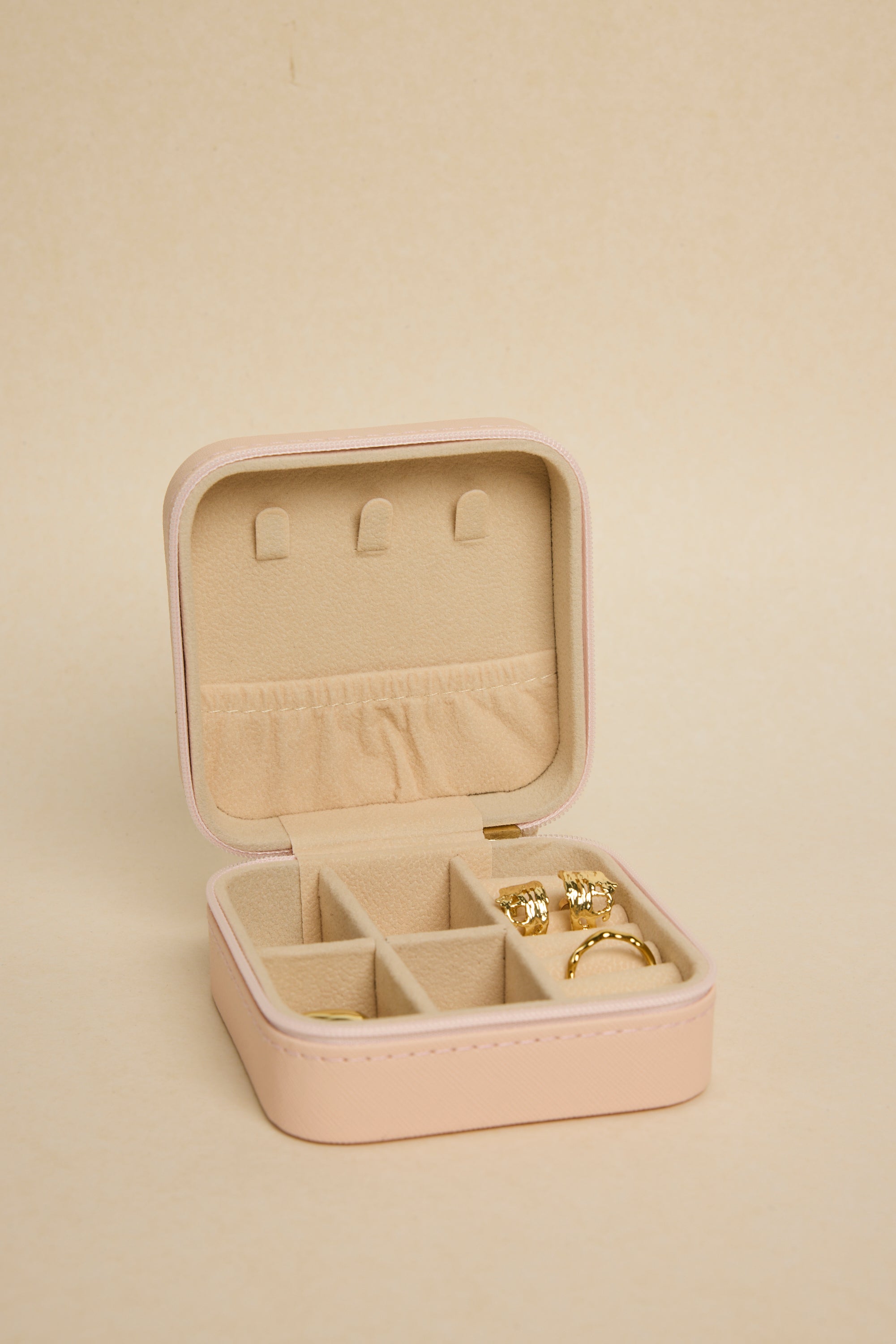 Elegant Square Pink Jewelry Travel Case - Perfect for Organizing Necklaces, Rings & Earrings on the Go