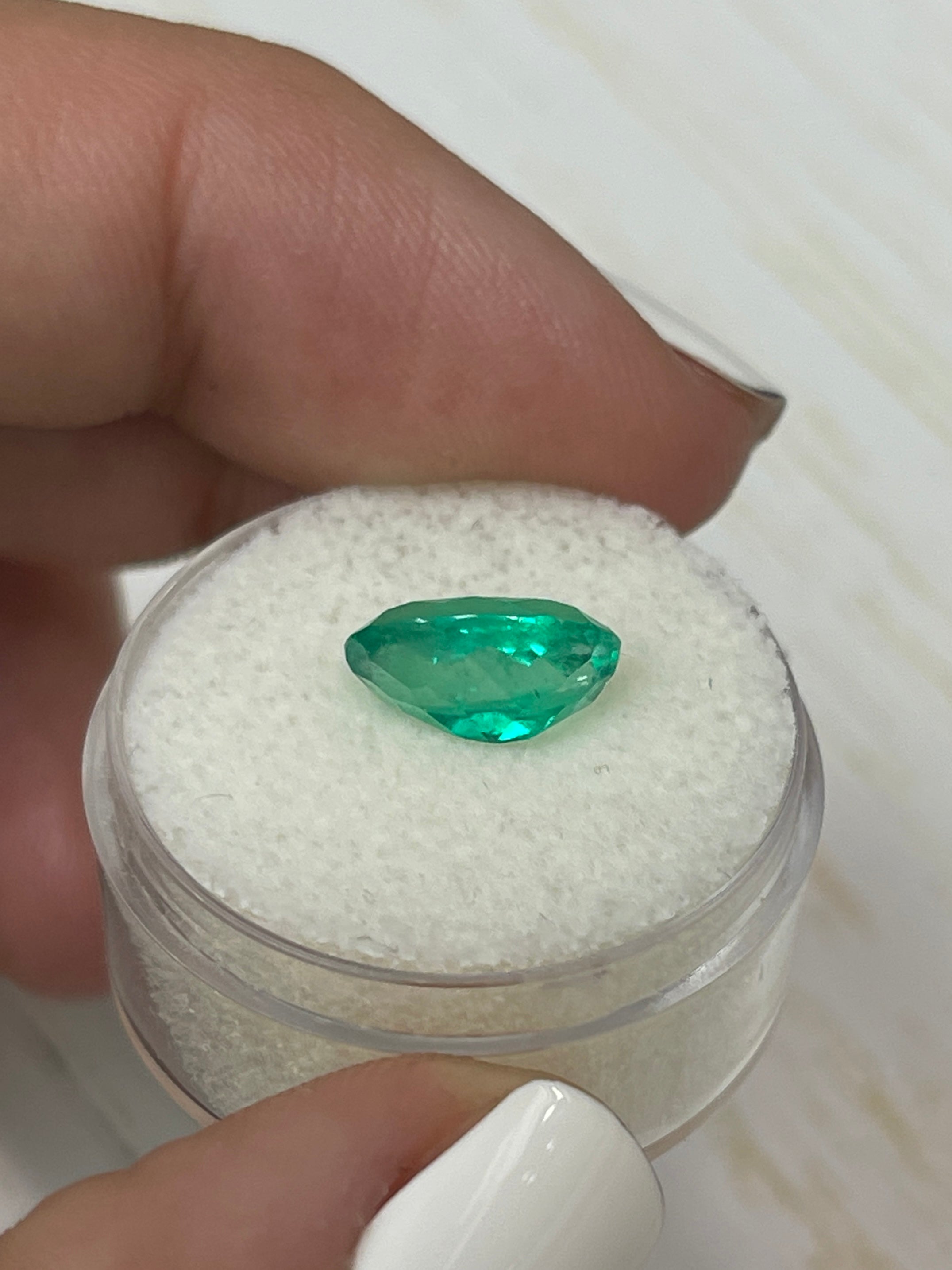 2.87 Carat 11x8mm Oval Cut Loose Colombian Emerald - Vivid Green Gemstone for Jewelry Making, Engagement Rings & Luxury Gifts