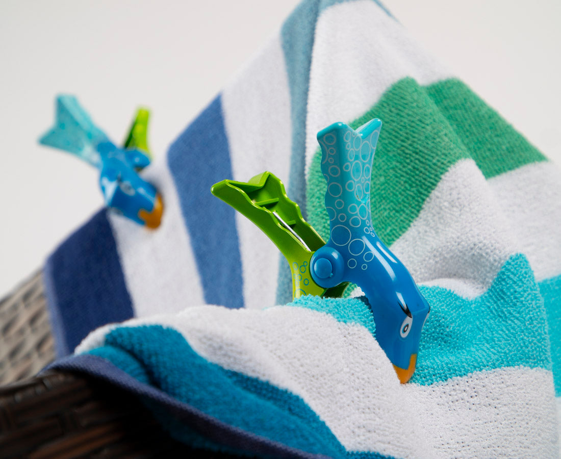 Tracker Beach Towel Clip Bubbles - Secure Your Towel at Pool, Beach & Outdoor Activities - Waterproof Sand-Resistant Towel Clips for Swimming, Sunbathing & Travel