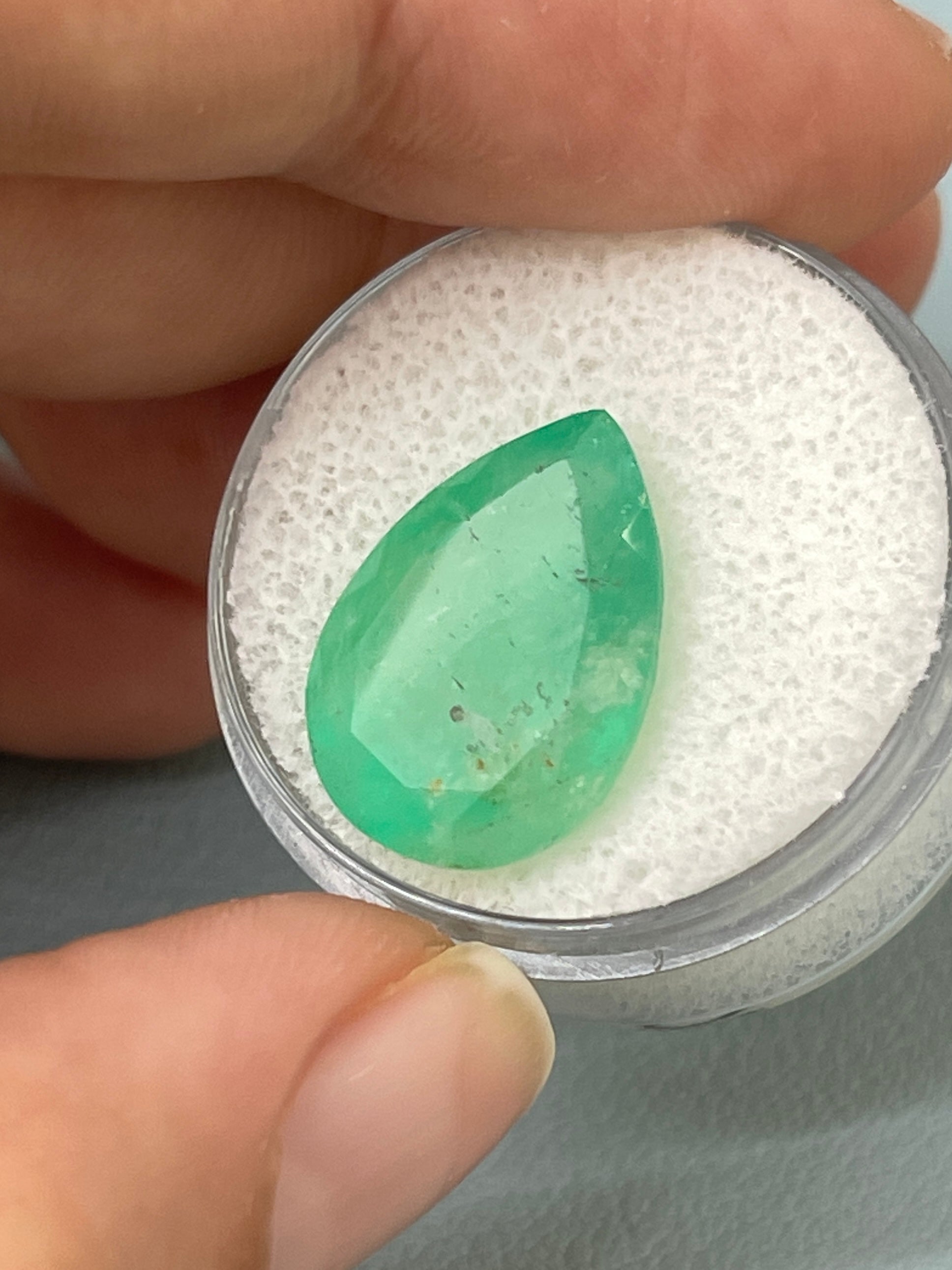 10.45 Carat Natural Colombian Emerald Pear Cut Loose Gemstone - Earthy Green 18x13mm for Jewelry Making, Engagement Rings & Luxury Gifts