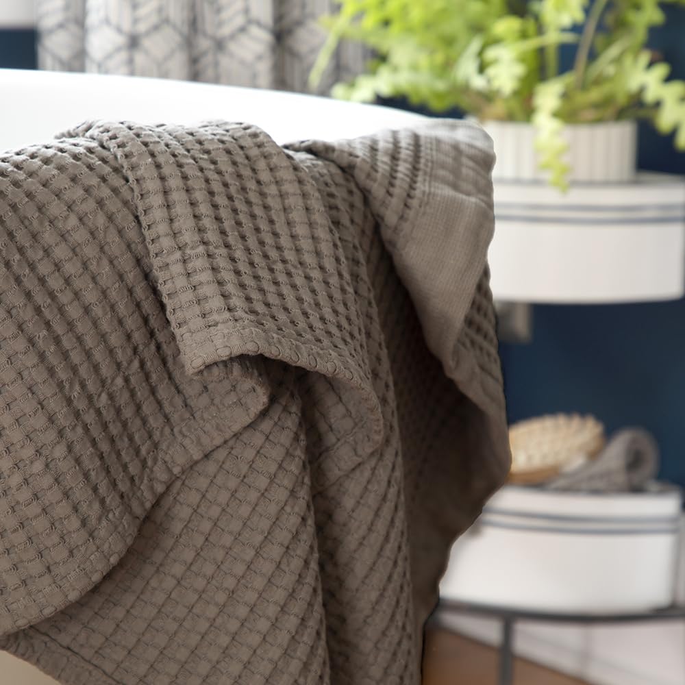 GILDEN TREE Waffle Bath Sheet - Quick Dry Luxury Towel 40x80 Inches - Ultra Absorbent Large Bath Towels - Modern Thin Waffle Weave Design (Stone Color) - Perfect for Spa, Beach, Gym & Luxury Bathrooms