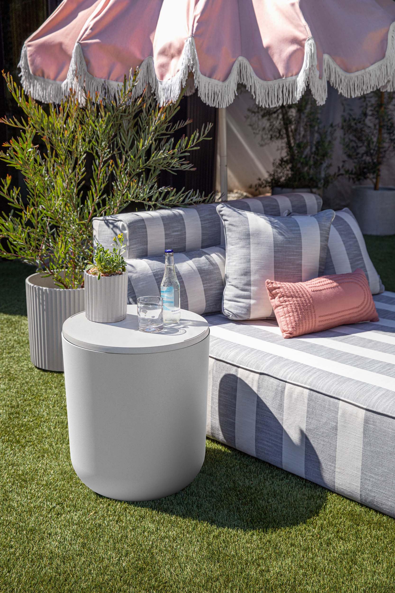 Veradek Kona 2-in-1 Outdoor Cooler Side Table - 40L Insulated Patio Table for BBQ, Pool Parties & Backyard Entertaining | Modern Outdoor Decor for Hosting | Perfect for Poolside, Deck & Garden Use