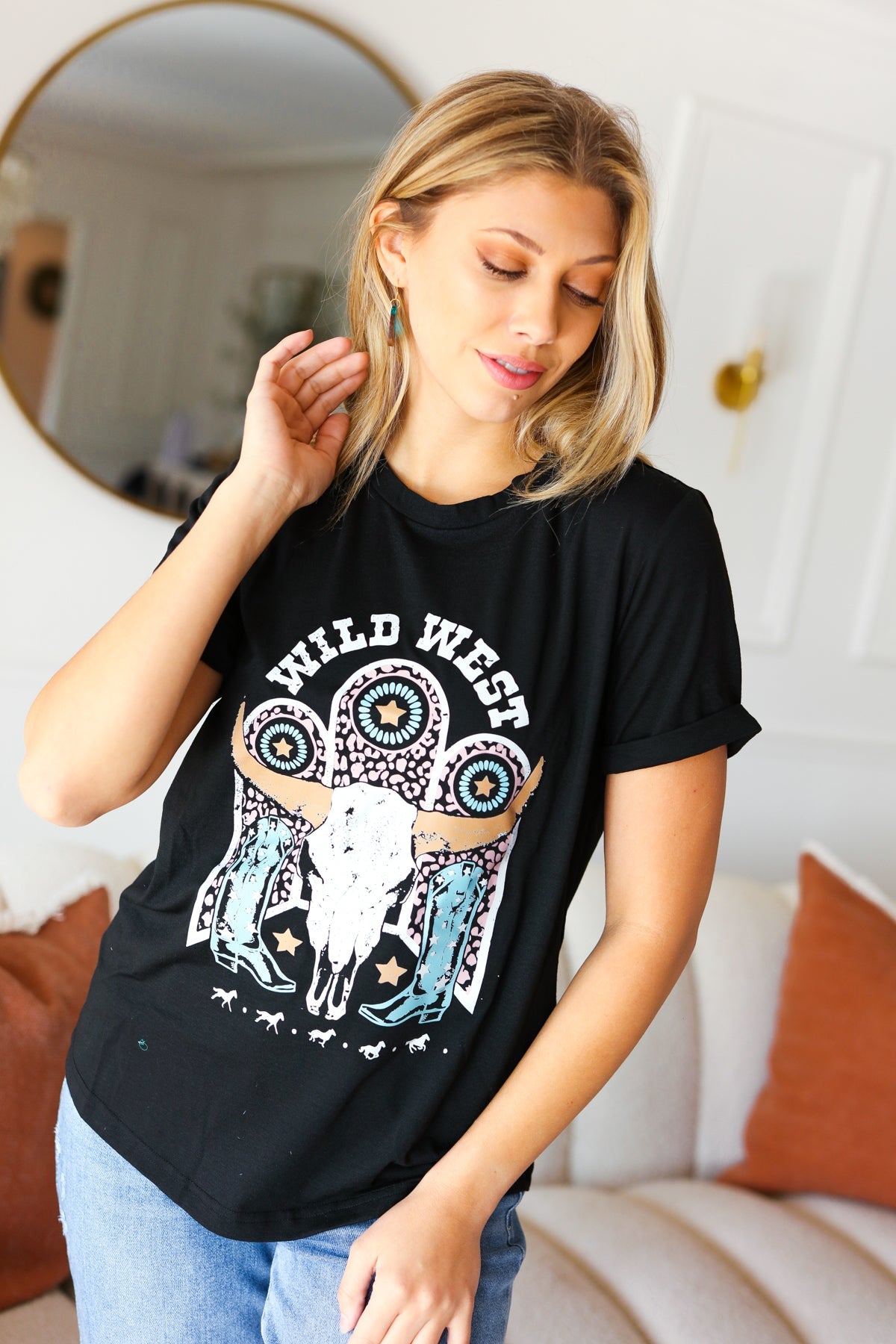 Wild West Graphic Cotton T-Shirt for Men & Women - Vintage Western Style Black Tee - Perfect for Casual Wear, Cowboy Parties & Western Themed Events