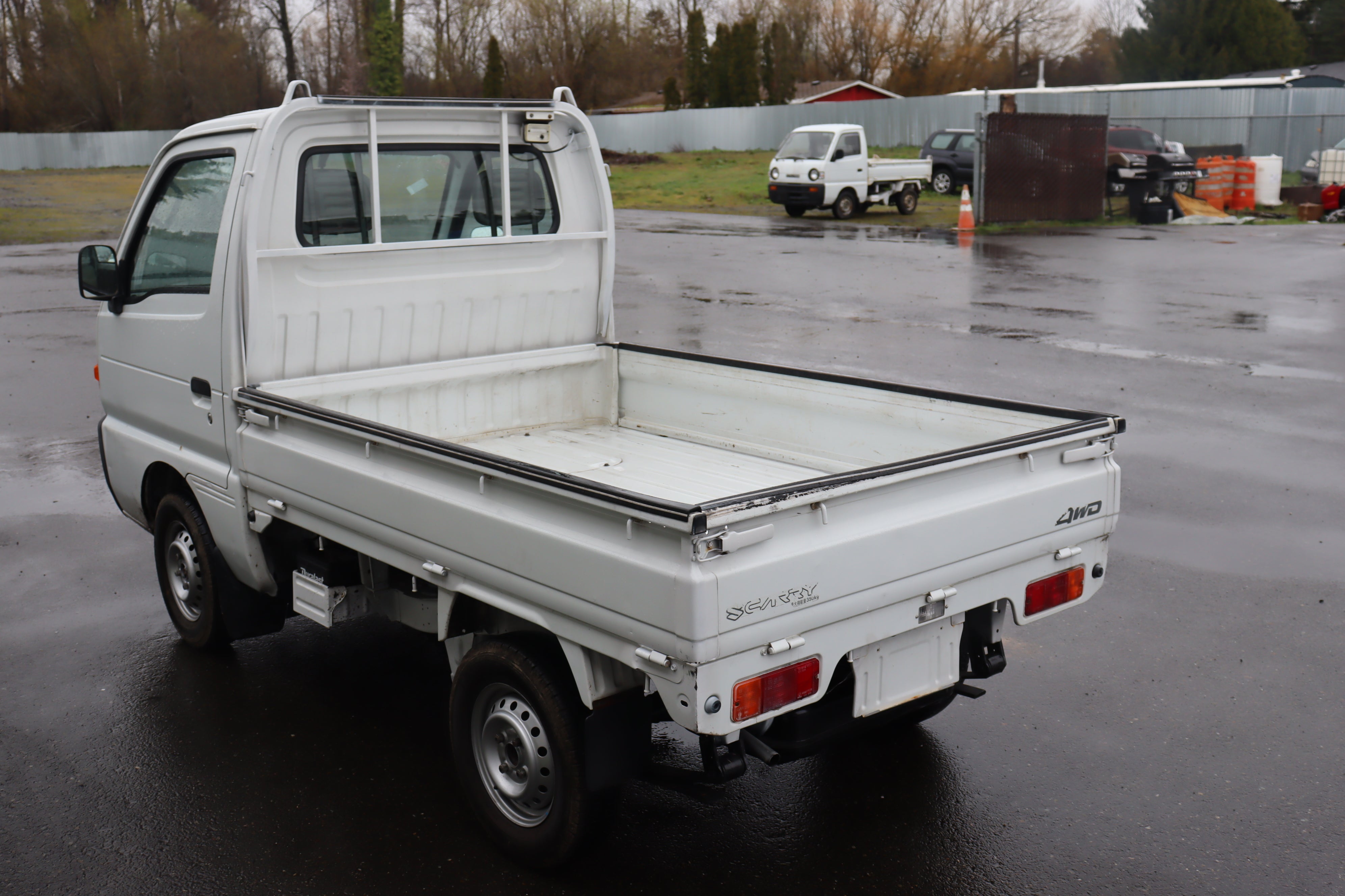 1998 Suzuki Carry Kei Truck JDM V DD51T 4WD Mini Pickup - Perfect for Urban Delivery, Off-Road Adventures & Vintage Car Collectors