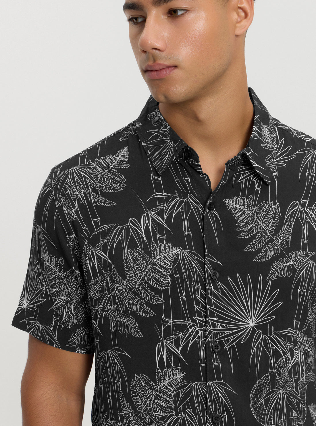 Eco-Friendly Black Jungle Snake Print Shirt for Men - Stylish Casual Wear for Outdoor Adventures and Street Fashion