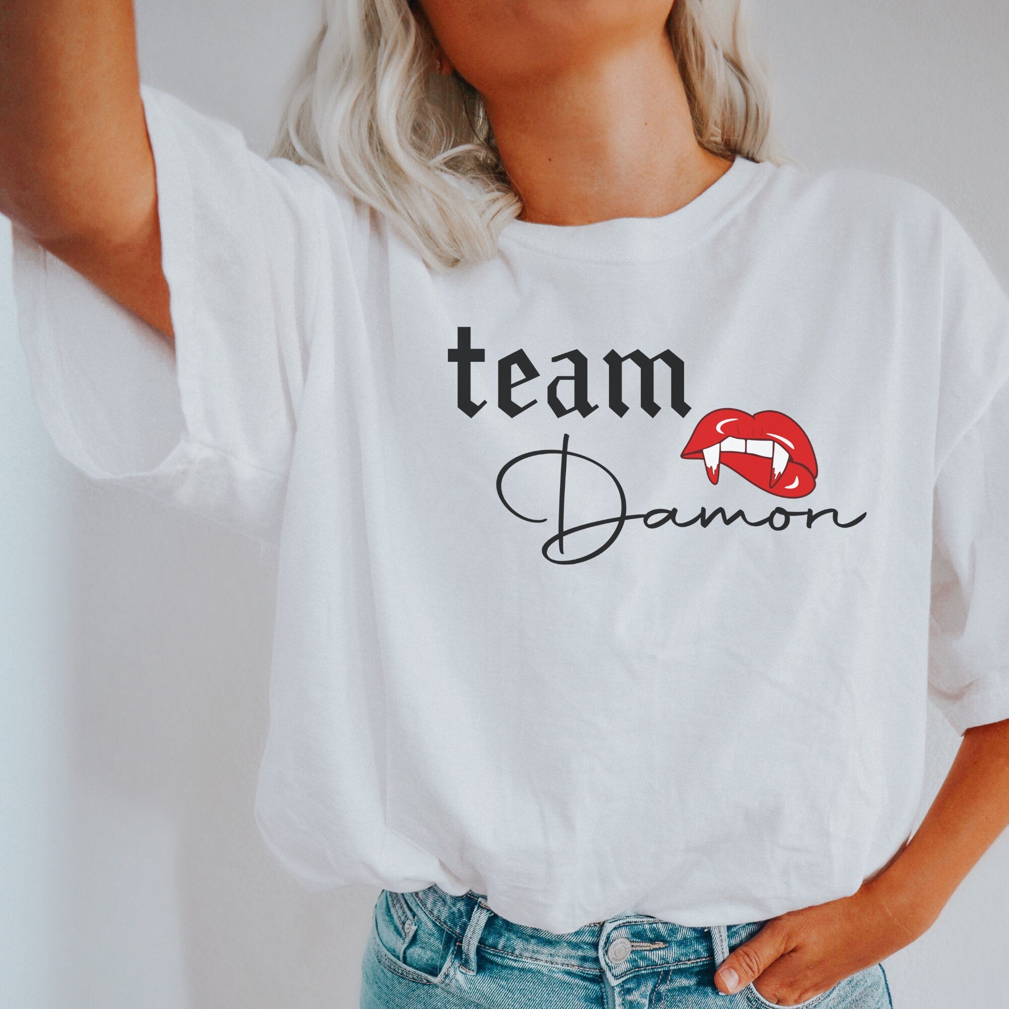 Team Damon Shirt - The Vampire Diaries TV Show Merch - Vampire Fan Gift - Damon Salvatore T-Shirt for Men & Women - Perfect for Halloween Cosplay, Fan Conventions and TVD Lovers