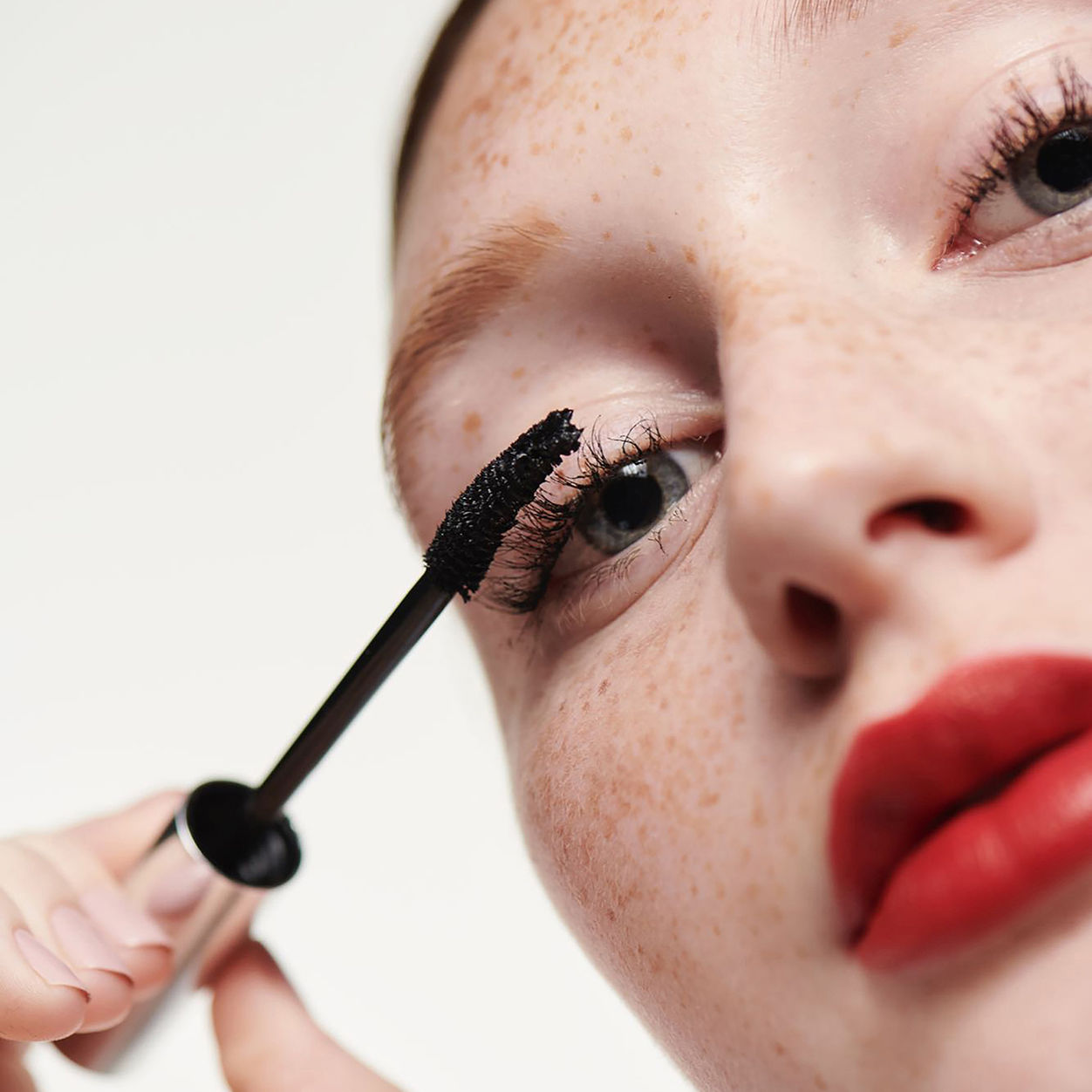 Best High Impact Zero Gravity Mascara for Voluminous Lashes - Waterproof & Smudge-Proof - Perfect for Daily Wear & Special Occasions