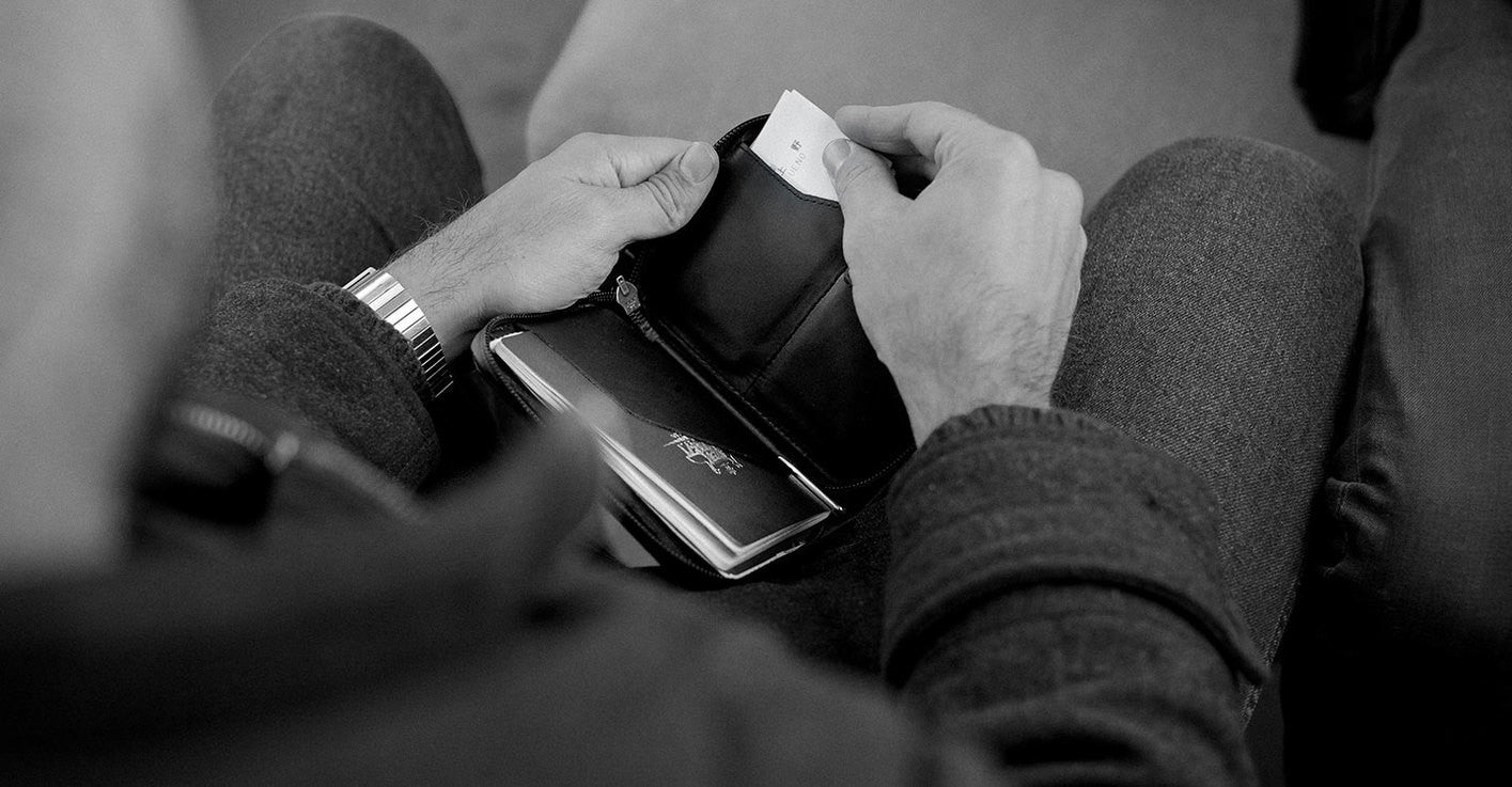 Bellroy Elements Travel Wallet - RFID Blocking Slim Leather Wallet for Men & Women | Perfect for Air Travel, Business Trips & Everyday Use