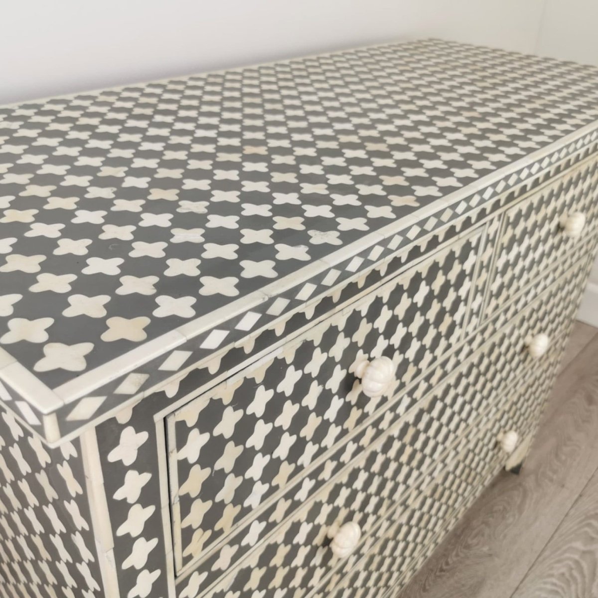 Handmade Bone Inlay Wooden Dresser - Grey Bedroom Chest of Drawers with 5 Drawers for Storage | Perfect for Master Bedroom, Guest Room & Apartment Organization