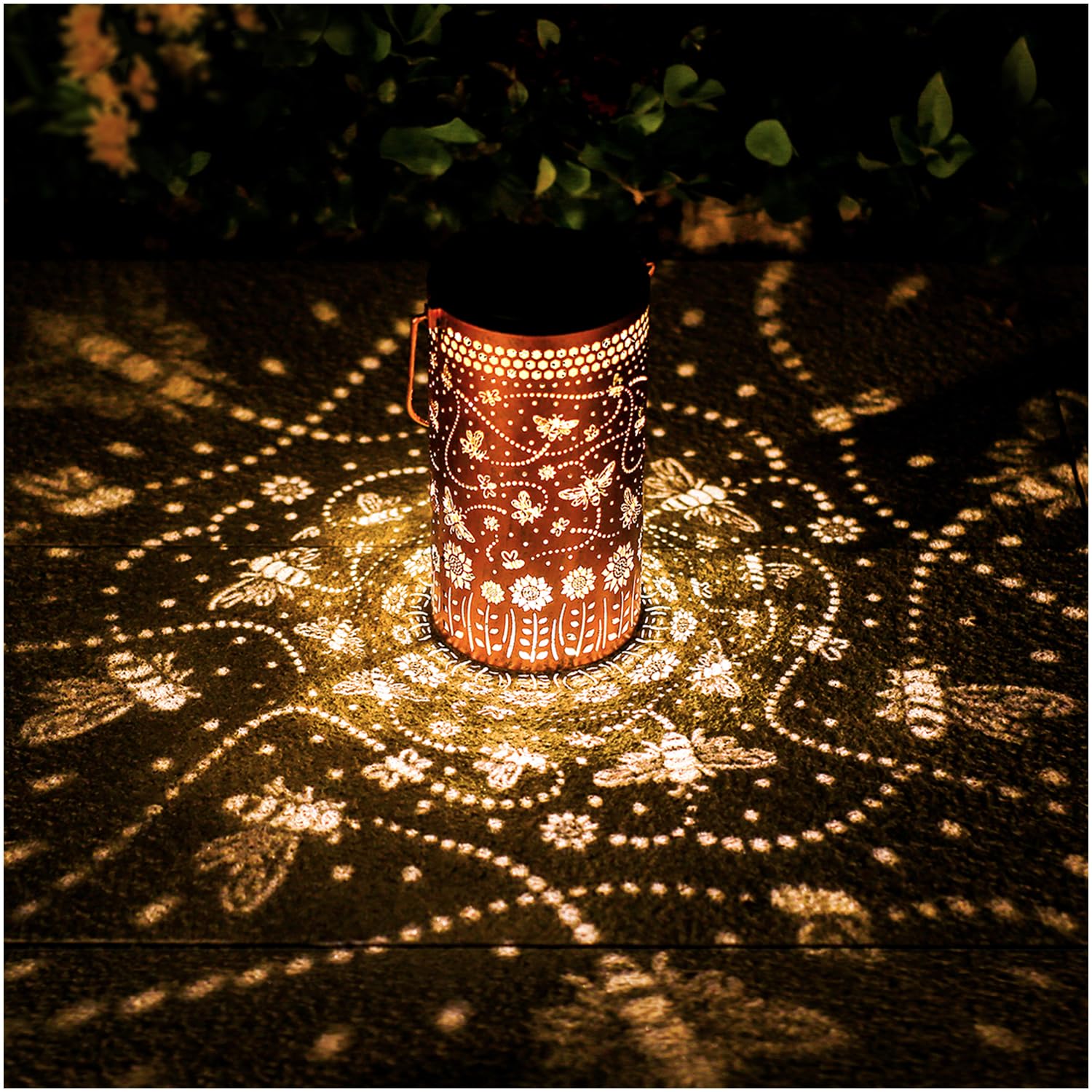 Solar Powered Bee Lanterns - Waterproof Outdoor Hanging Lights with Honeybee Design for Garden, Patio, Yard Decor | Perfect for Pathway Lighting, Tabletop Decoration & Landscape Accents | Ideal Gift for Women & Men