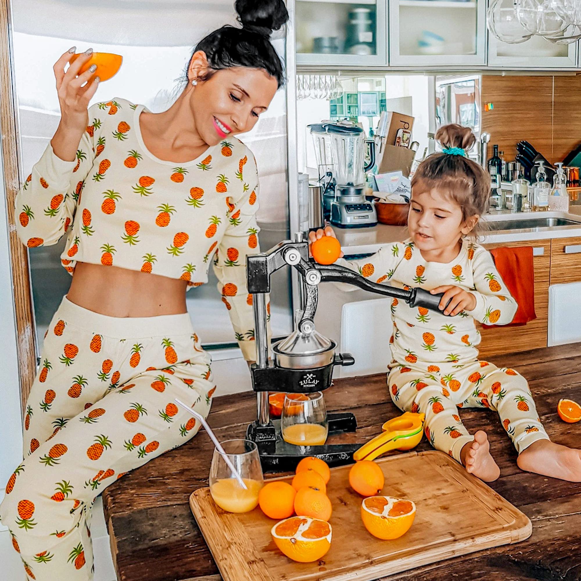 Premium Cast Iron Orange Juice Squeezer - Heavy Duty Citrus Juicer for Lemons, Limes & Oranges with 6-Piece Wooden Spoon Set - Perfect for Fresh Juice, Cocktails & Home Cooking