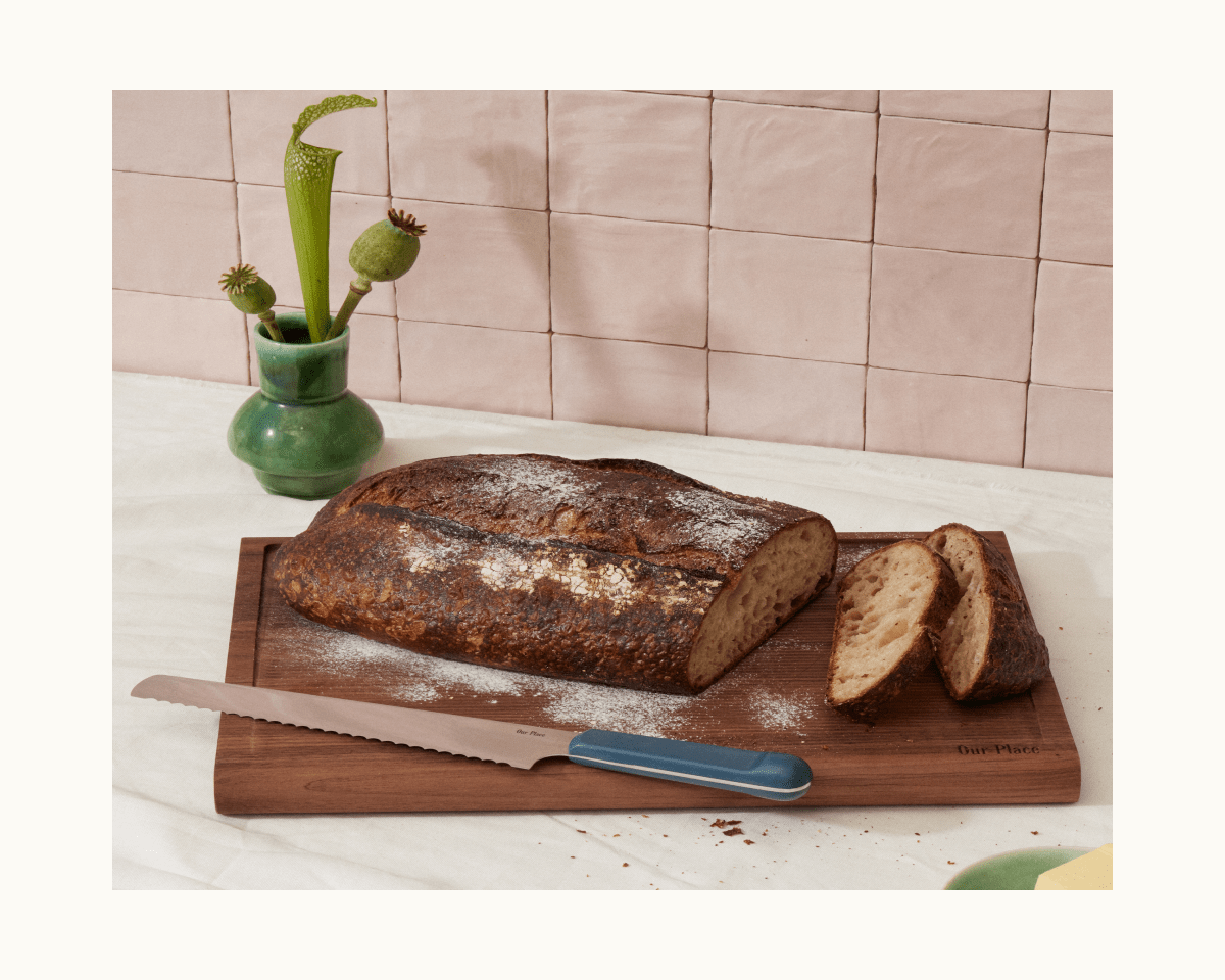 Premium Serrated Bread Knife - 8 Inch Stainless Steel Blade for Effortless Slicing of Bread, Cakes & Delicate Pastries | Perfect for Bakeries, Home Kitchens & Professional Chefs