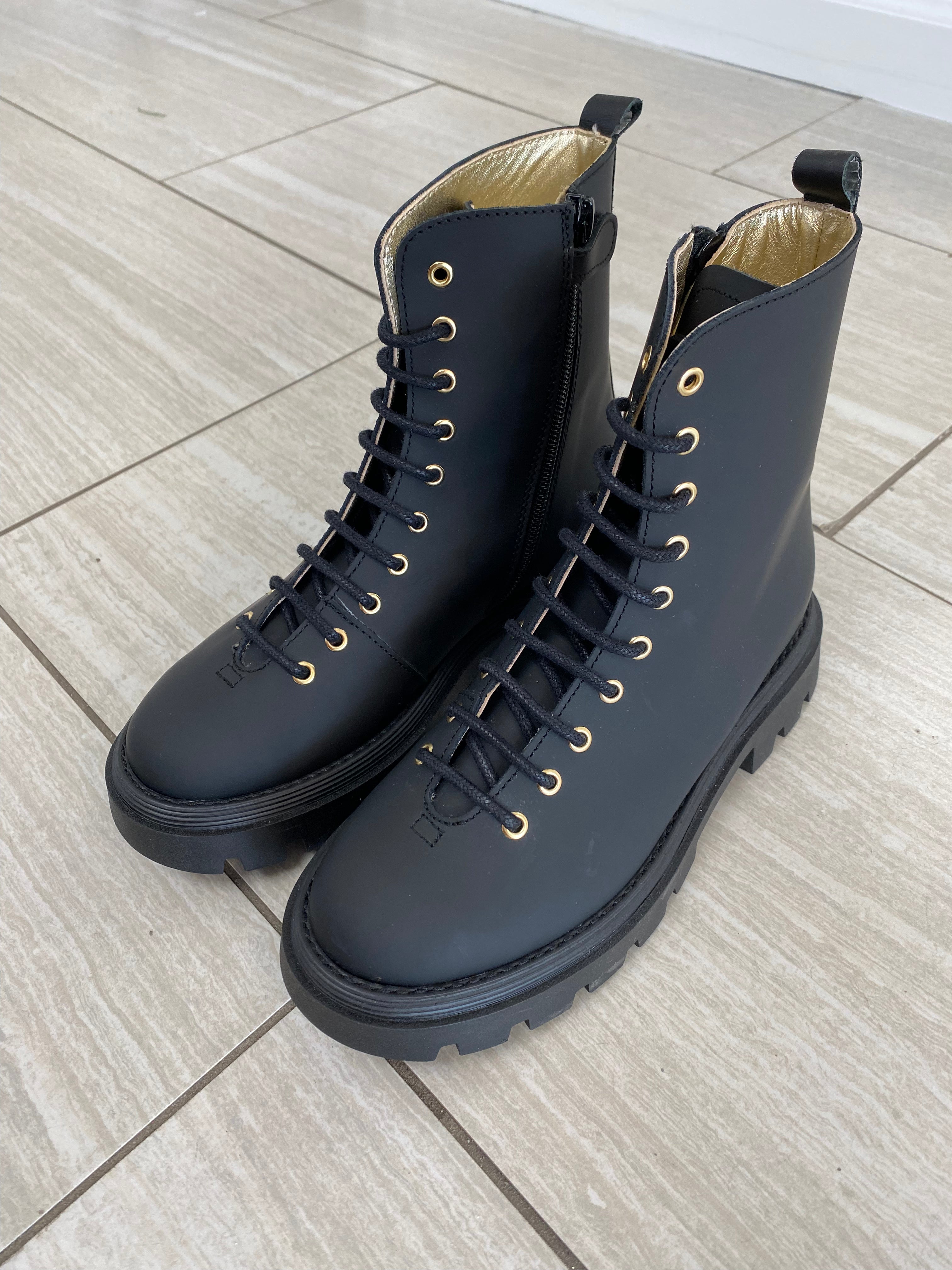 Waterproof Black Rubber Boots for Women - Slip Resistant Comfortable Rain Boots for Gardening, Hiking & Outdoor Activities