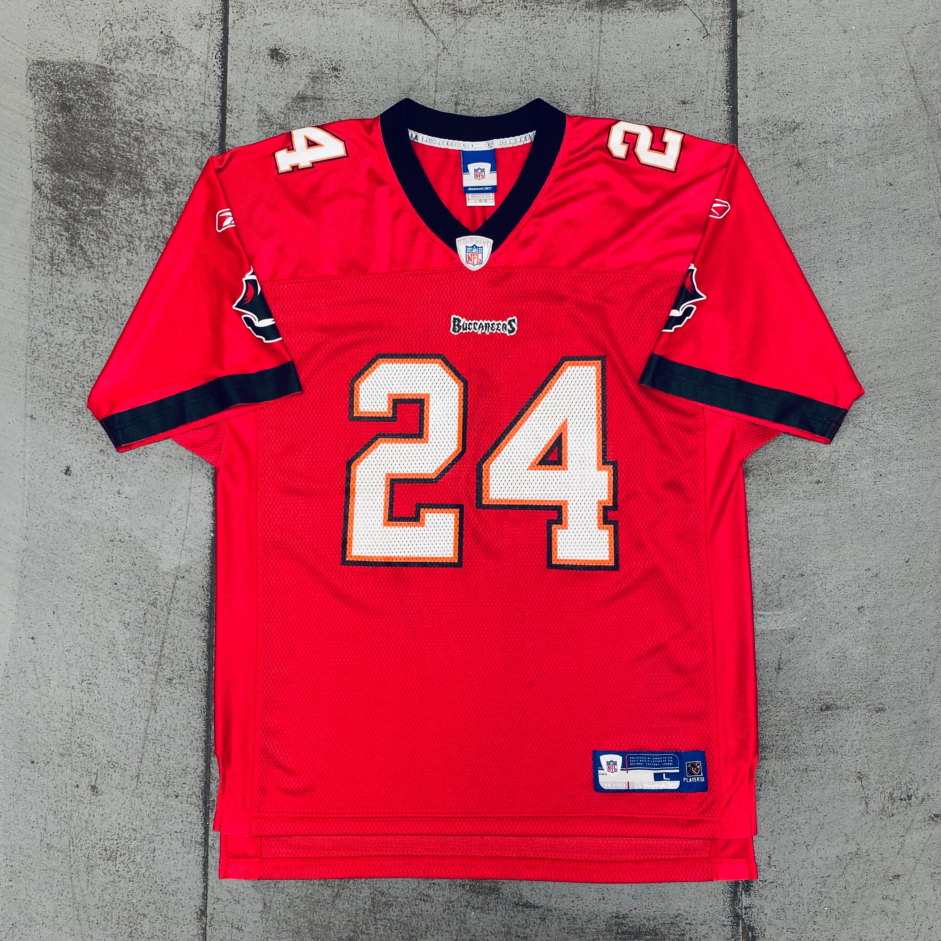 2005/06 Tampa Bay Buccaneers Cadillac Williams Rookie Jersey (Large) - Authentic NFL Football Collectible for Fans & Memorabilia Display