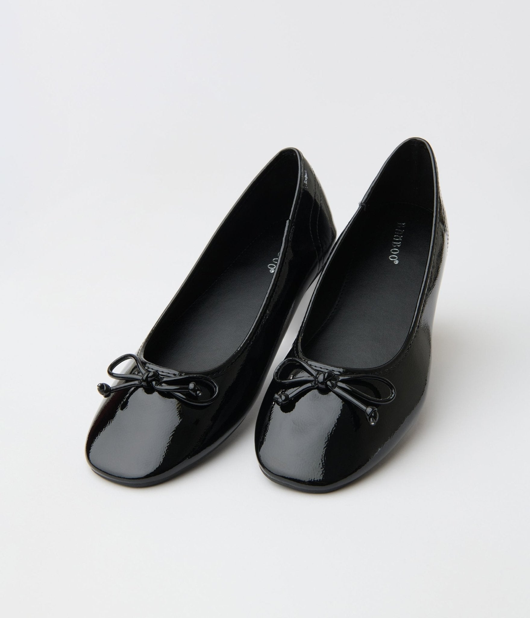 Vintage 1960s Black Patent Leather Bow Flats - Retro Women's Shoes for Casual Outfits, Office Wear & Special Occasions