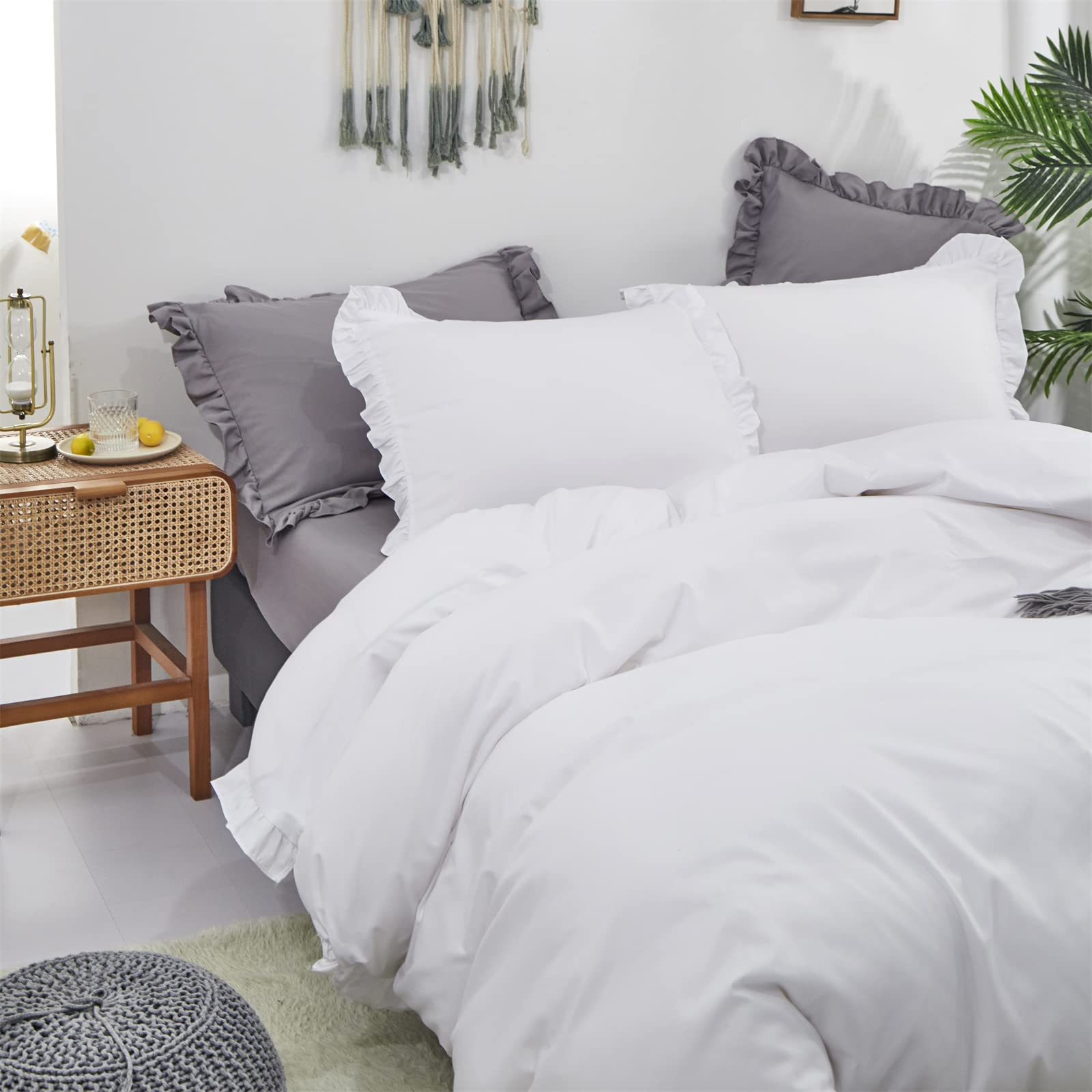 KAREVER White Ruffled Comforter Set King Size - 3 Piece Farmhouse Style Bedding with Ruffle Fringe Design for Women & Men - Pure Solid White Duvet Cover Set for Girls' Room, Master Bedroom & Guest House Decor