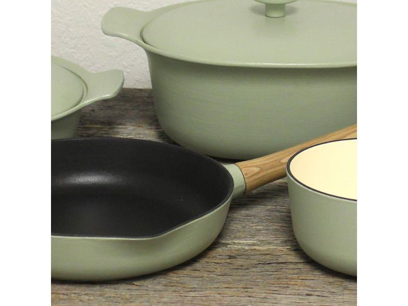 BergHOFF Ron 8-Piece Cast Iron Cookware Set - Durable Enameled Dutch Oven & Skillets, Green - Perfect for Braising, Frying & Slow Cooking at Home or Camping