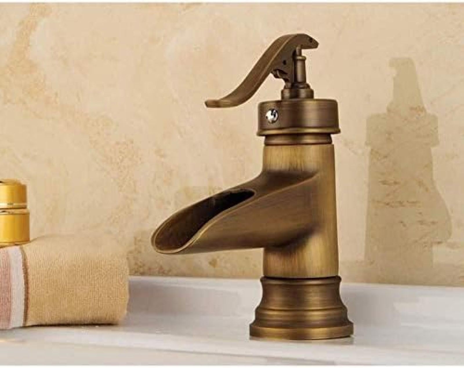 CRJUS Antique Brass Single Handle Kitchen Faucet - High-Quality Mixer Tap for Sink, Modern & Vintage Style - Perfect for Farmhouse, Bathroom, and Utility Room Use