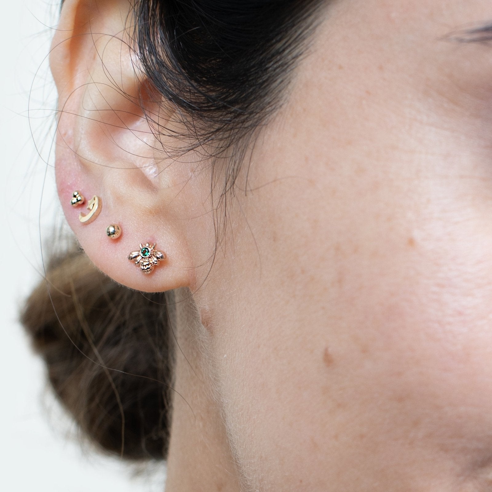 14K Yellow Gold Emerald Bee Stud Earrings - Dainty Flat Back Earrings for Women - Perfect for Everyday Wear, Gifts & Special Occasions