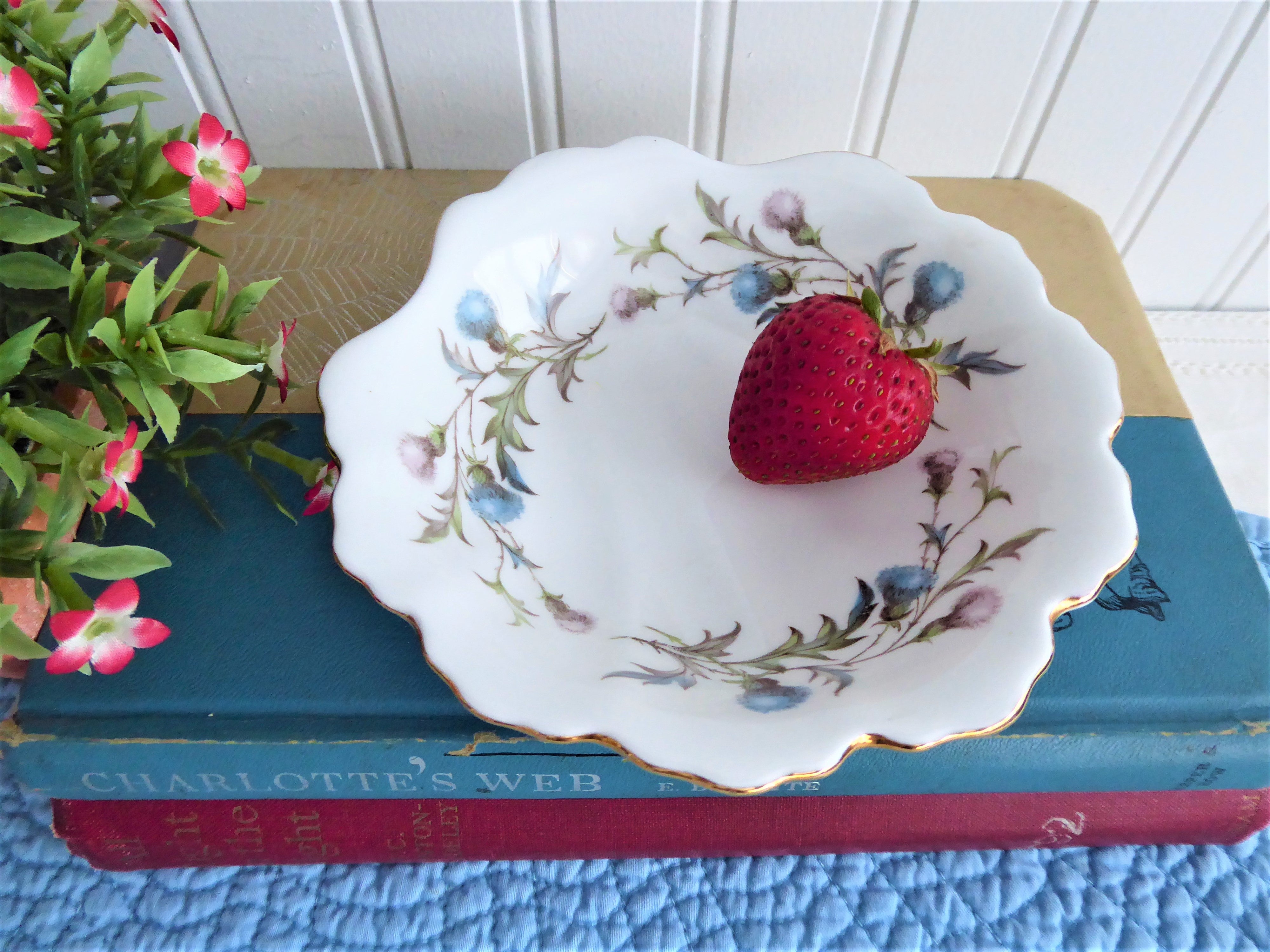 Vintage Royal Albert Brigadoon Shell Shape Dish with Thistles - 1970s Bone China Bowl for Tea, Desserts & Collectibles | Elegant Tableware for Afternoon Tea & Special Occasions
