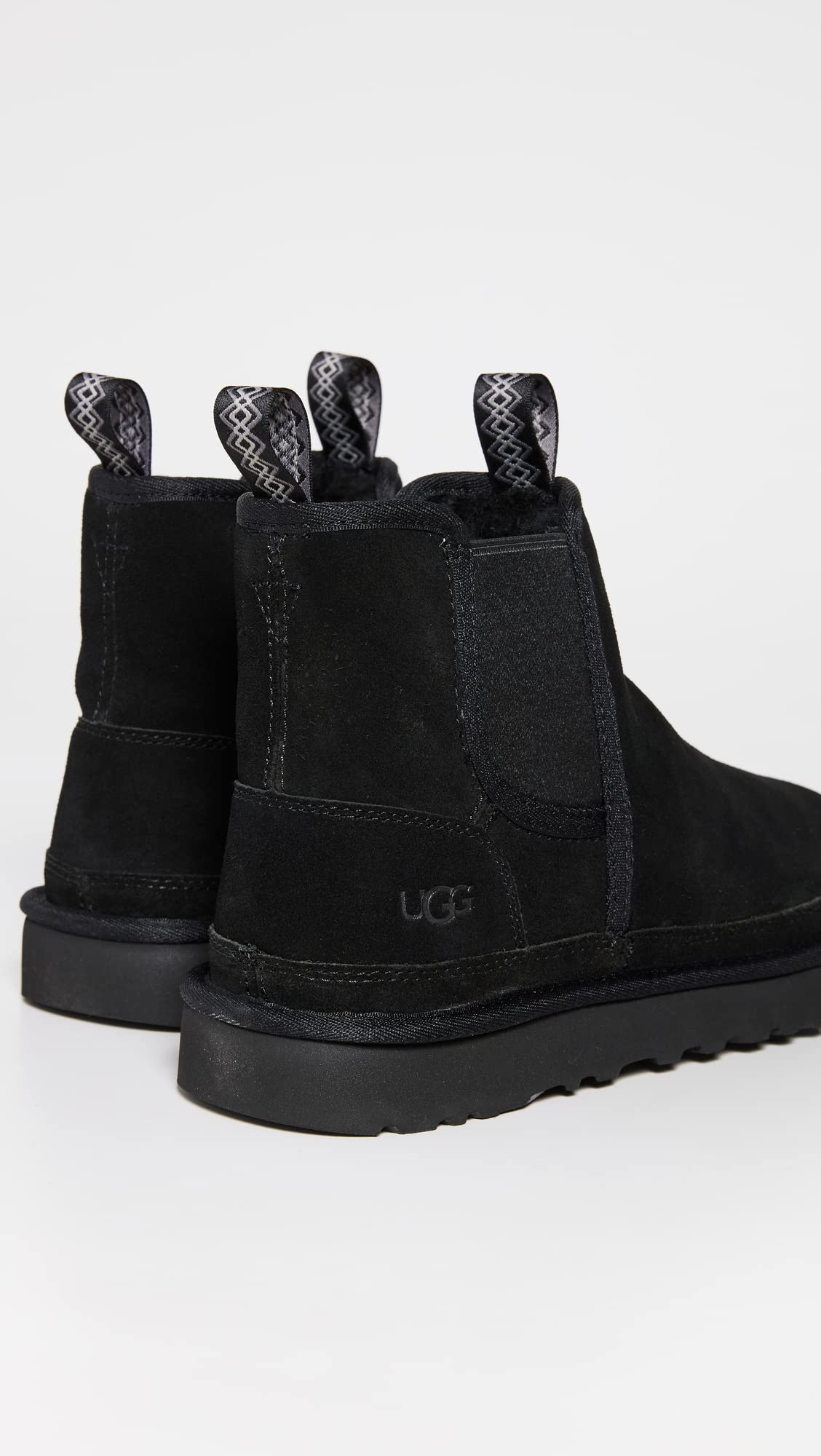 UGG Men's Neumel Chelsea Boot - Waterproof Winter Boots for Men, Comfortable Slip-On Chukka Boot with Sheepskin Lining - Perfect for Casual Wear, Outdoor Activities & Cold Weather