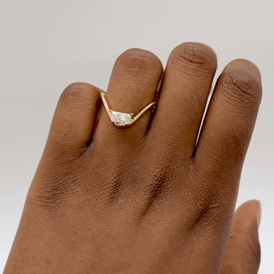 Zaha Curve Ring With Half Moon - Elegant Silver Moonstone Ring for Women, Boho Chic Jewelry Gift for Her - Perfect for Weddings, Parties & Everyday Wear