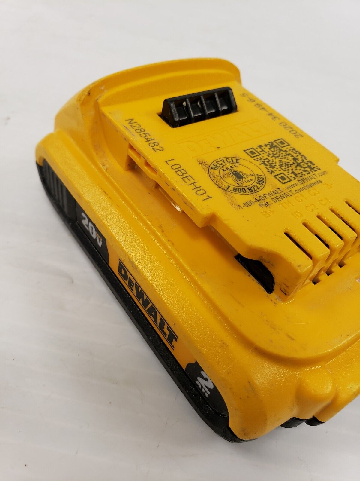 DEWALT DCB203 20V MAX Lithium-Ion Battery 2.0Ah Replacement for Power Tools - Compatible with Drills, Saws, Flashlights & More DIY/Construction Projects