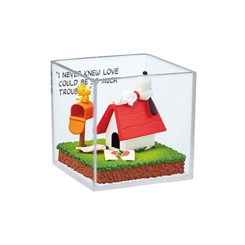 Peanuts Snoopy Words of Love Terrarium - 3 Inch Miniature Collectible Toy for Home Decor, Office Desk Display & Gift for Anime Fans