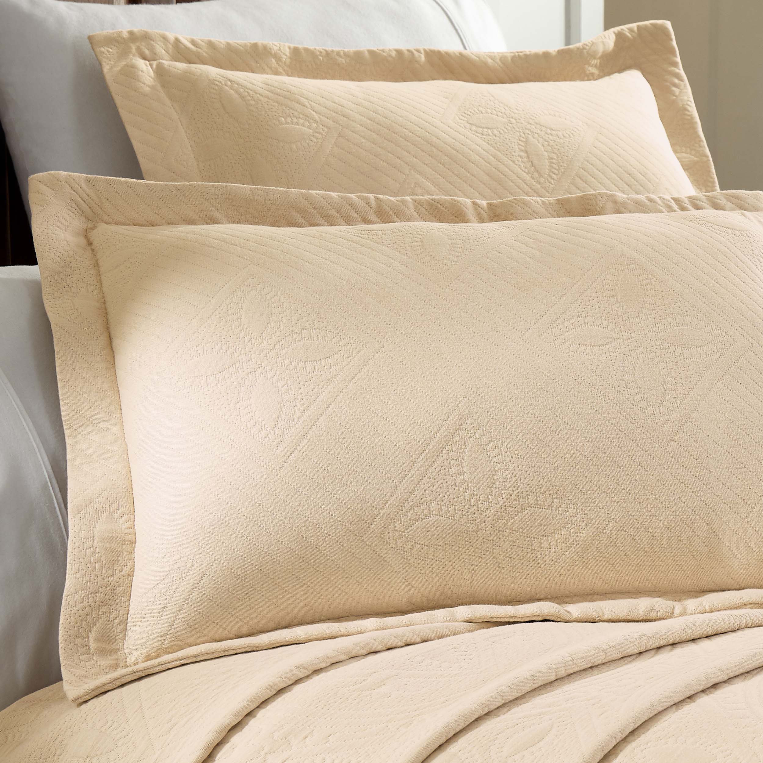 Celtic Circle Jacquard Matelasse Cotton Bedspread Set - Queen Size Luxury Bedding with Intricate Design for Master Bedroom Decor