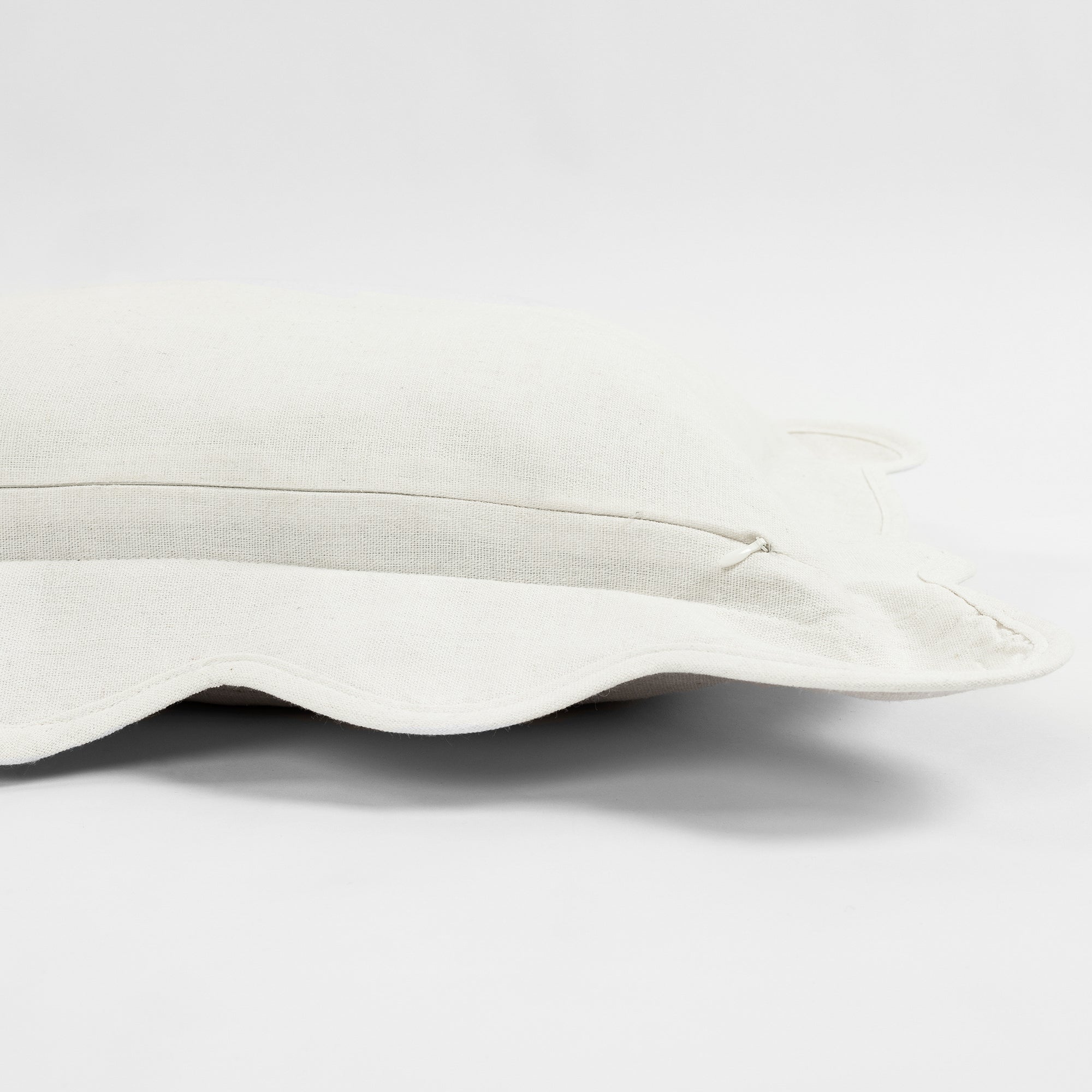 Coastal Chic Scalloped Edge Throw Pillow Cover - Decorative Cushion Case for Beach House, Boho Bedroom & Farmhouse Decor