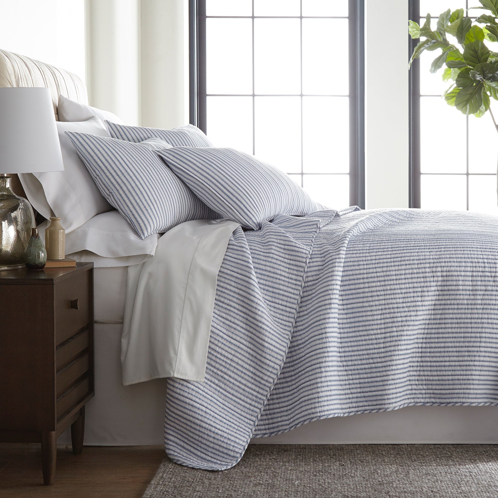 Premium Tobago Stripe Quilt Set - Soft & Breathable Cotton Bedding - Queen Size Bedspread for Cozy Sleep - Perfect for Guest Rooms, Master Bedrooms & Vacation Homes