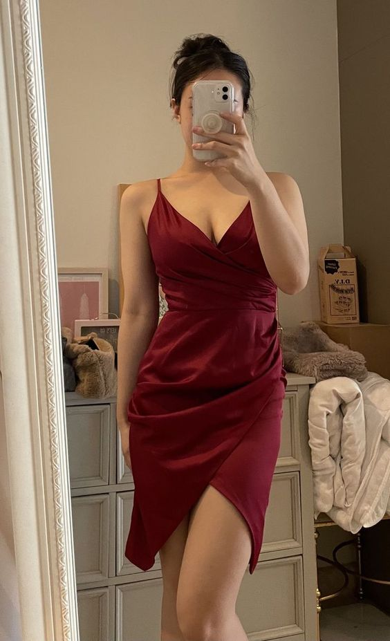 Burgundy V-Neck Mini Dress for Homecoming, Party, or Night Out - Elegant Short Sleeve Cocktail Dress J4239 | Perfect for Dances, Date Nights & Special Occasions